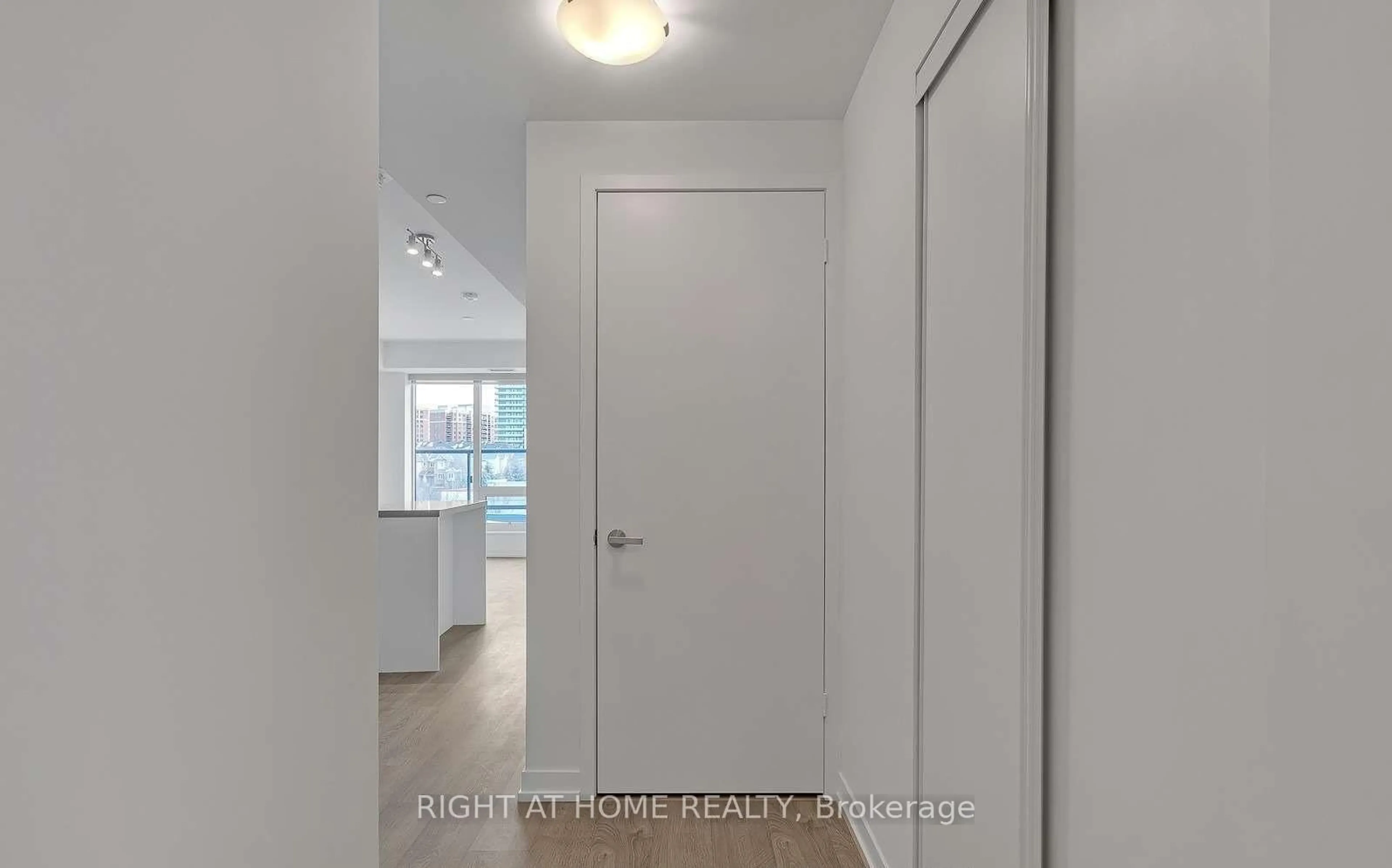 Indoor entryway for 8868 Yonge St #208E, Richmond Hill Ontario L4C 0T4