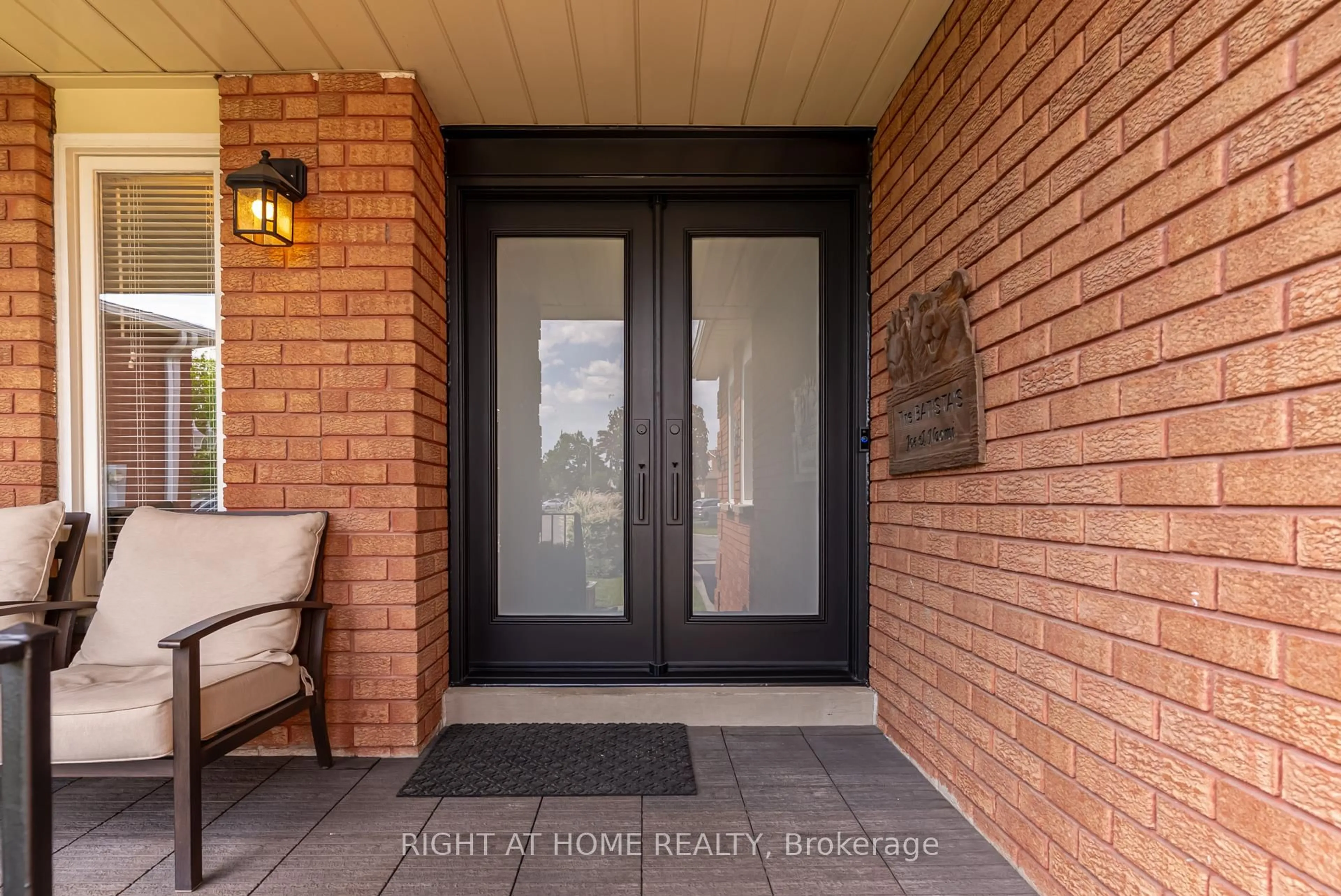 Indoor entryway for 123 Lamp Cres, Vaughan Ontario L4L 6J7