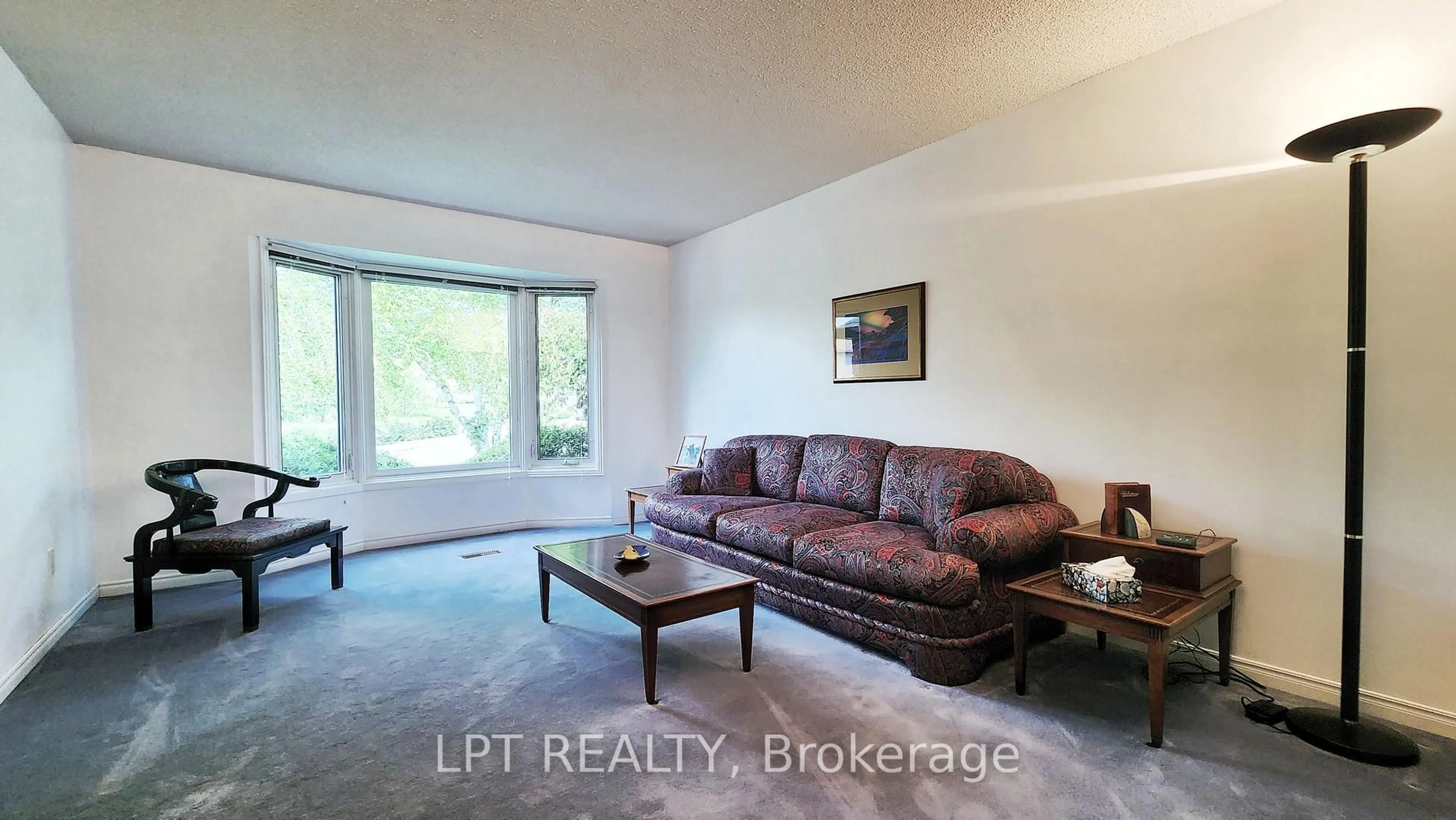 Living room with furniture, unknown for 376 Wakefield Pl, Newmarket Ontario L3Y 6N6