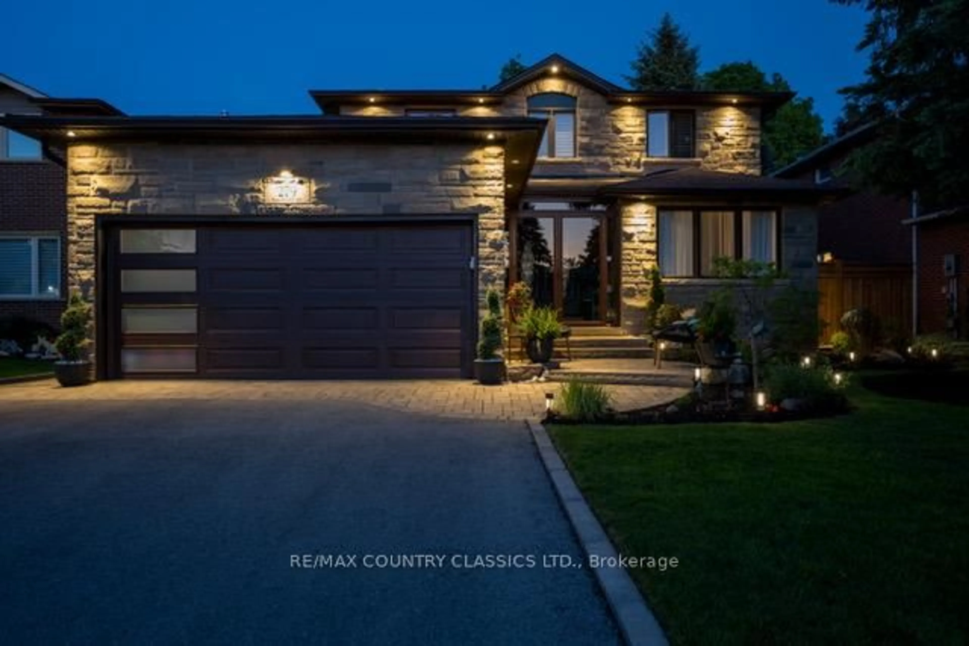 Home with brick exterior material, street for 279 Manchester Dr, Newmarket Ontario L3Y 6J4