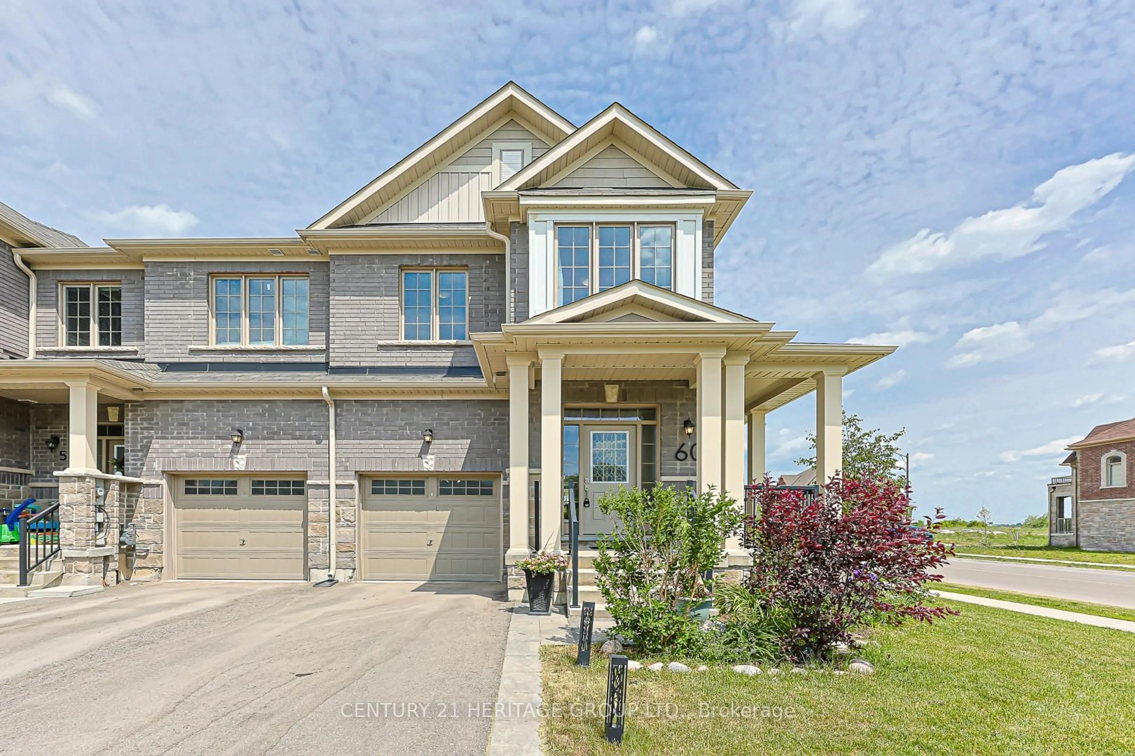 Home with vinyl exterior material, street for 60 Cupples Farm Lane, East Gwillimbury Ontario L0G 1M0