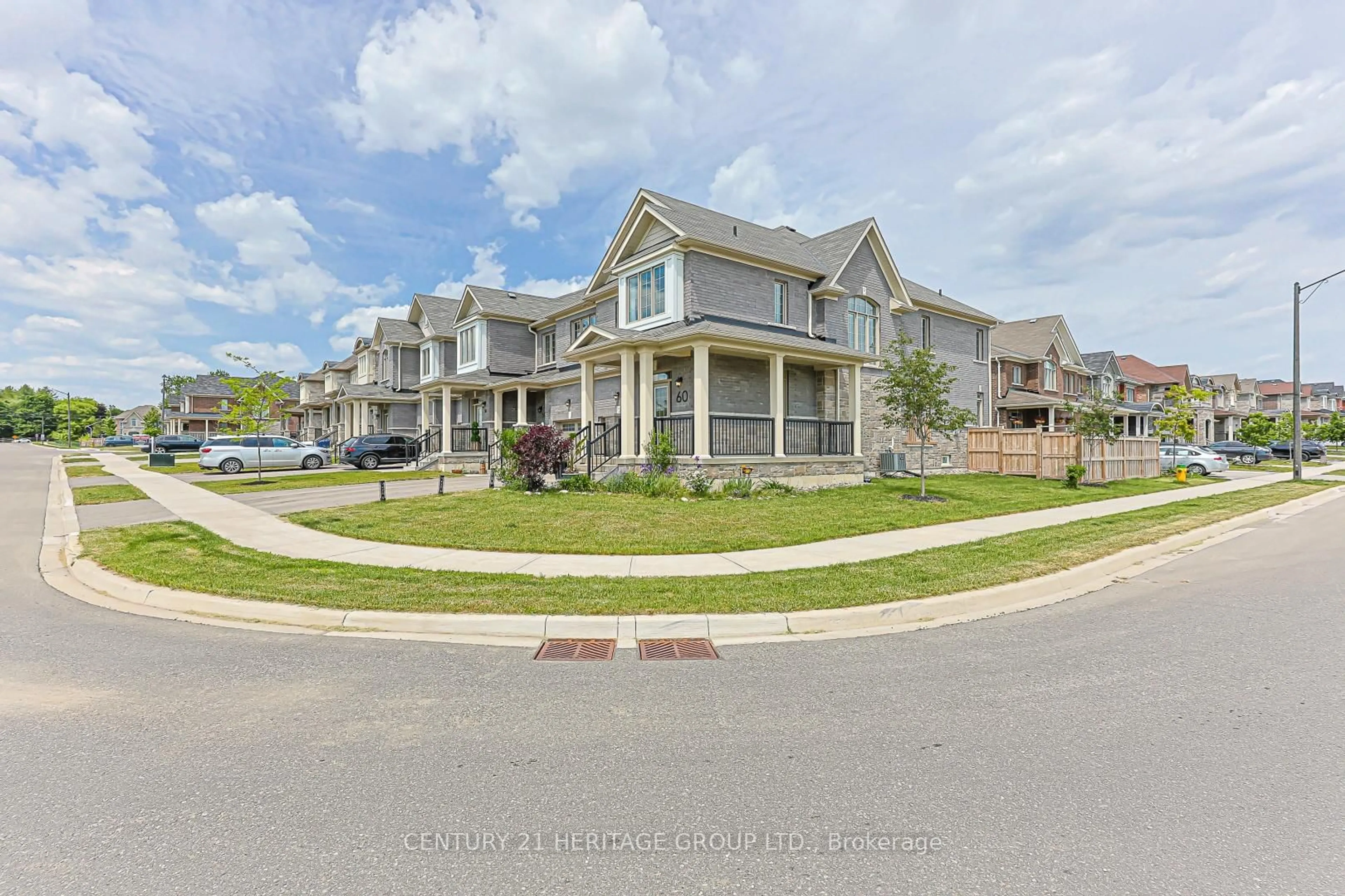 A pic from outside/outdoor area/front of a property/back of a property/a pic from drone, unknown for 60 Cupples Farm Lane, East Gwillimbury Ontario L0G 1M0