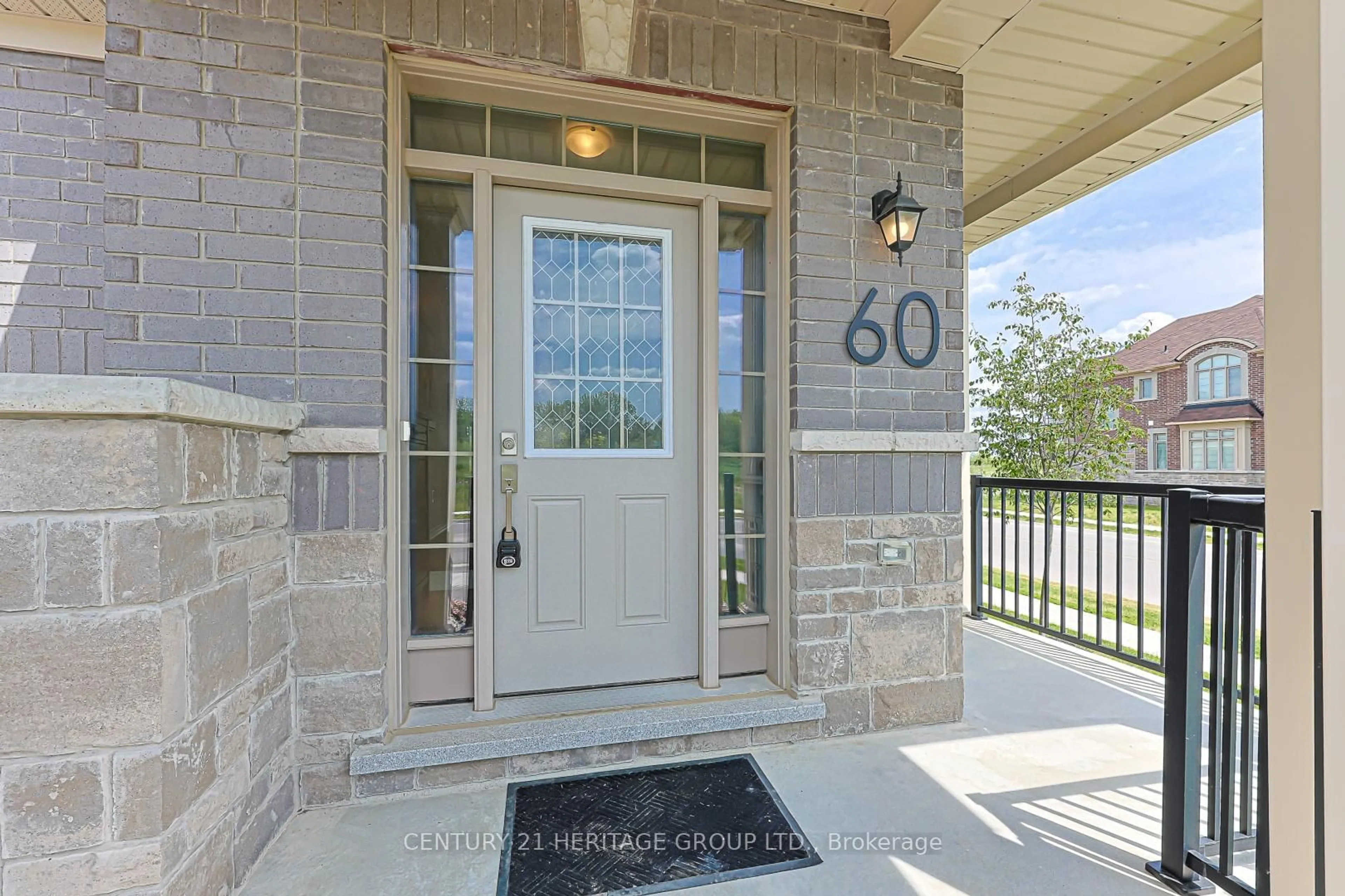 Indoor entryway for 60 Cupples Farm Lane, East Gwillimbury Ontario L0G 1M0