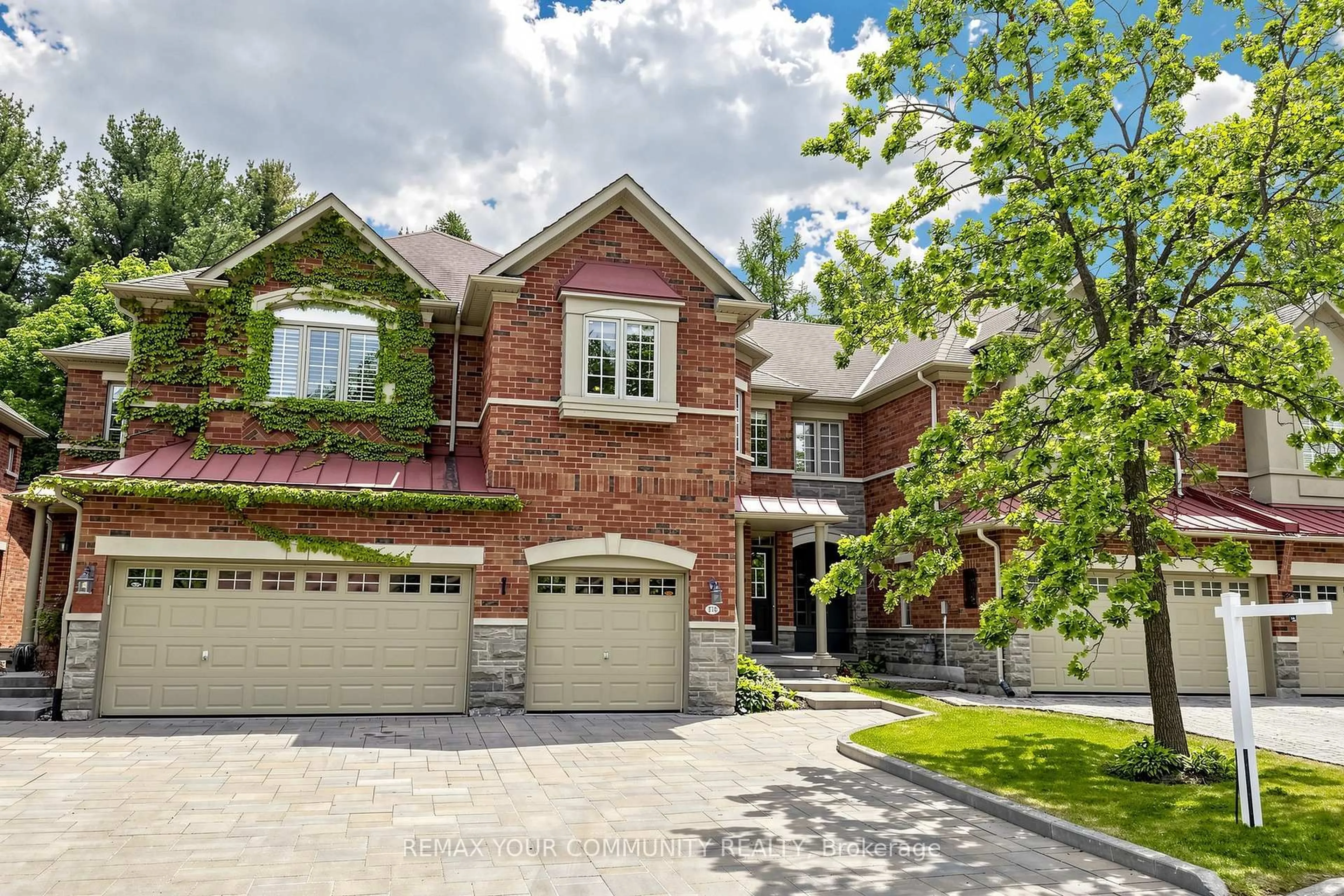 Home with brick exterior material, street for 104 Westbury Crt, Richmond Hill Ontario L4S 2L3