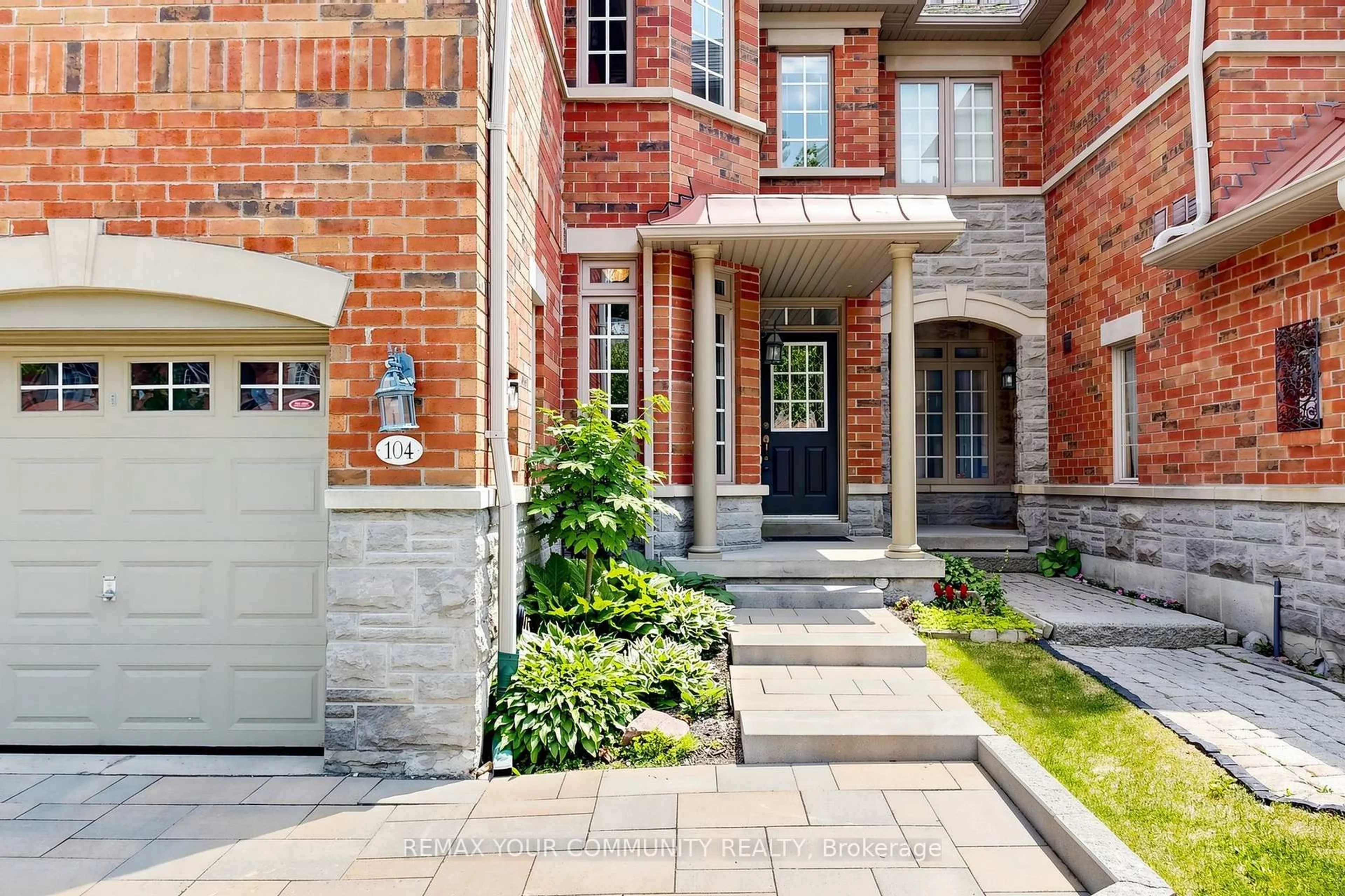 Home with brick exterior material, street for 104 Westbury Crt, Richmond Hill Ontario L4S 2L3