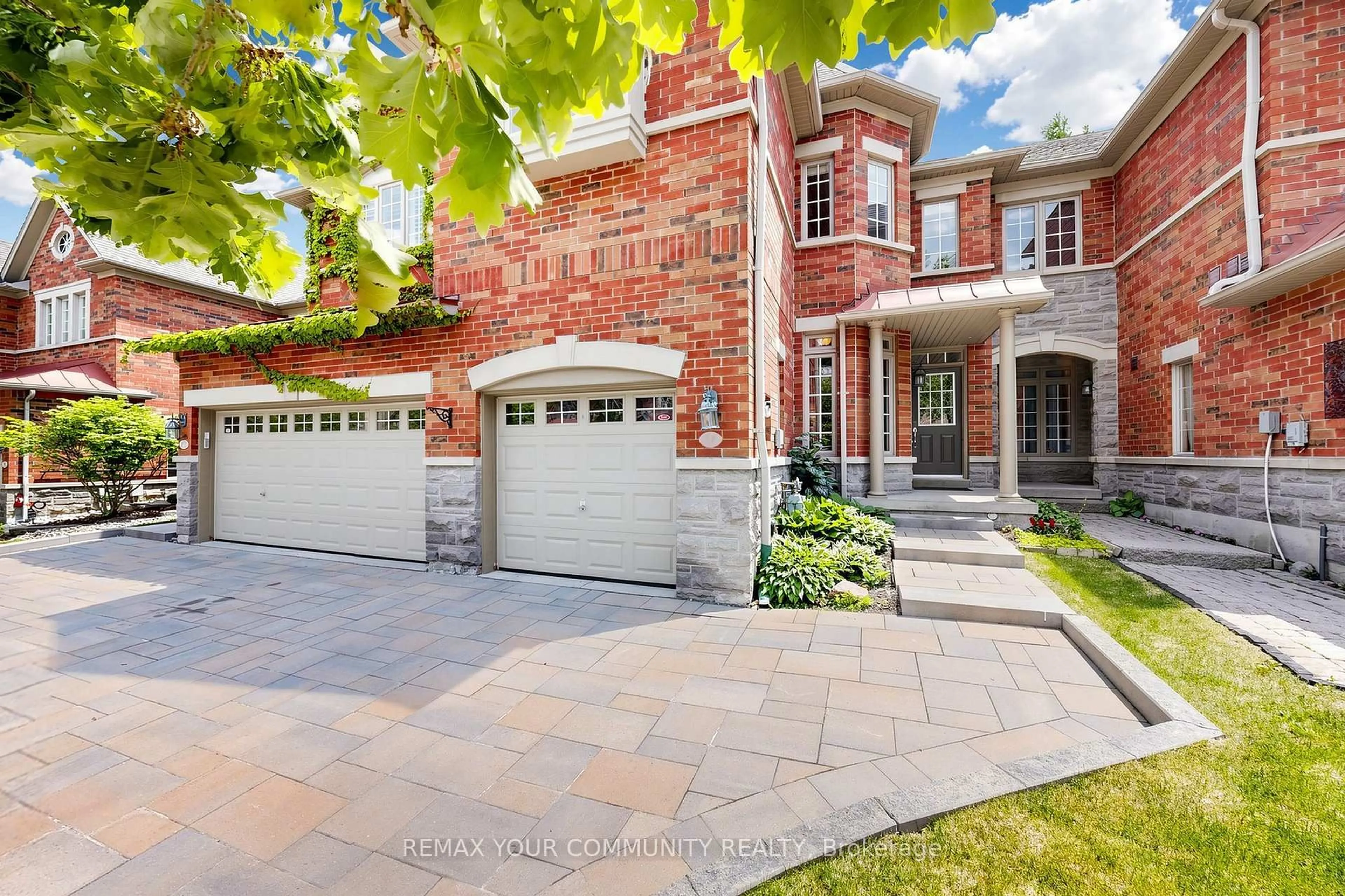 Home with brick exterior material, street for 104 Westbury Crt, Richmond Hill Ontario L4S 2L3