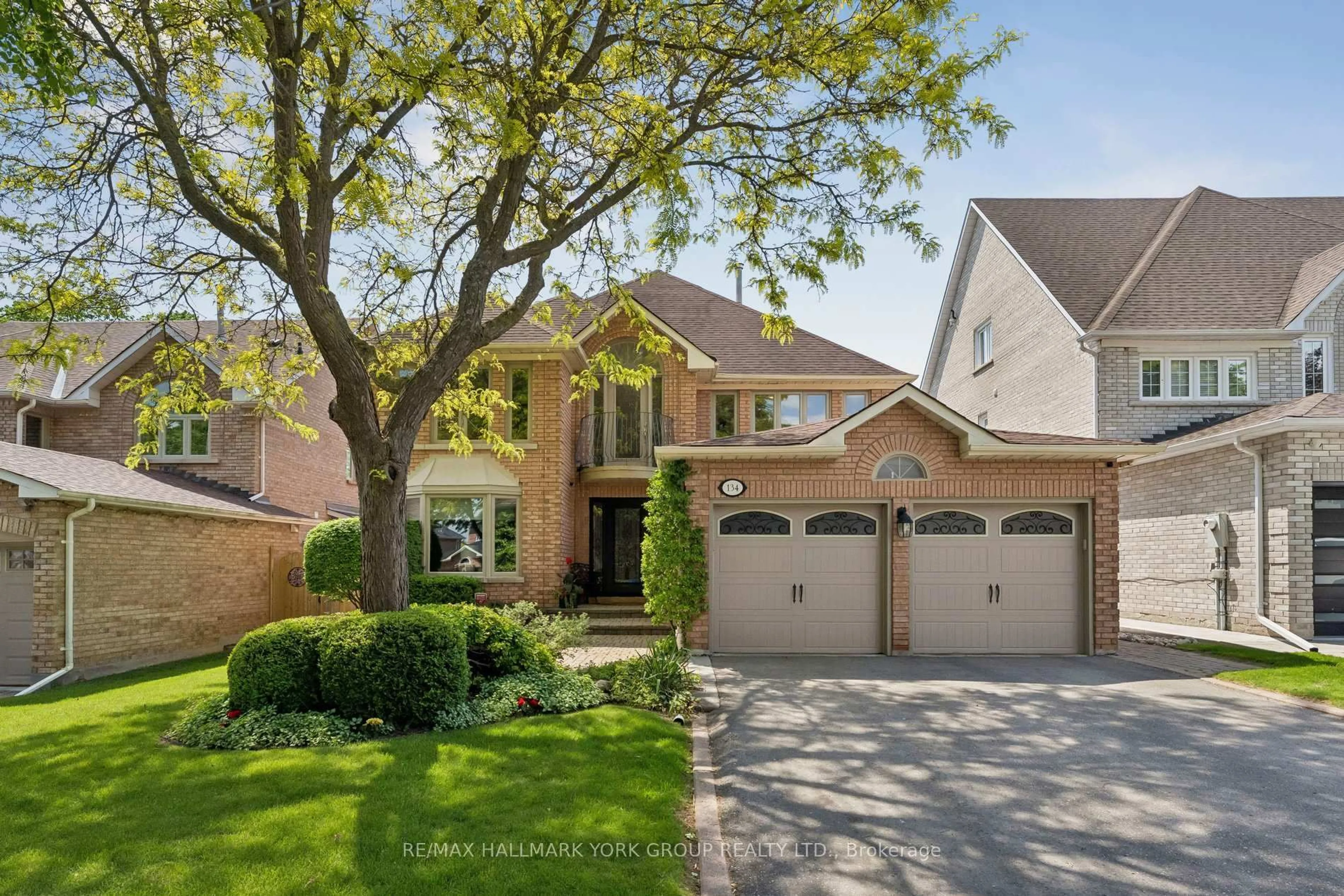 Home with brick exterior material, street for 134 Corner Ridge Rd, Aurora Ontario L4G 6L4