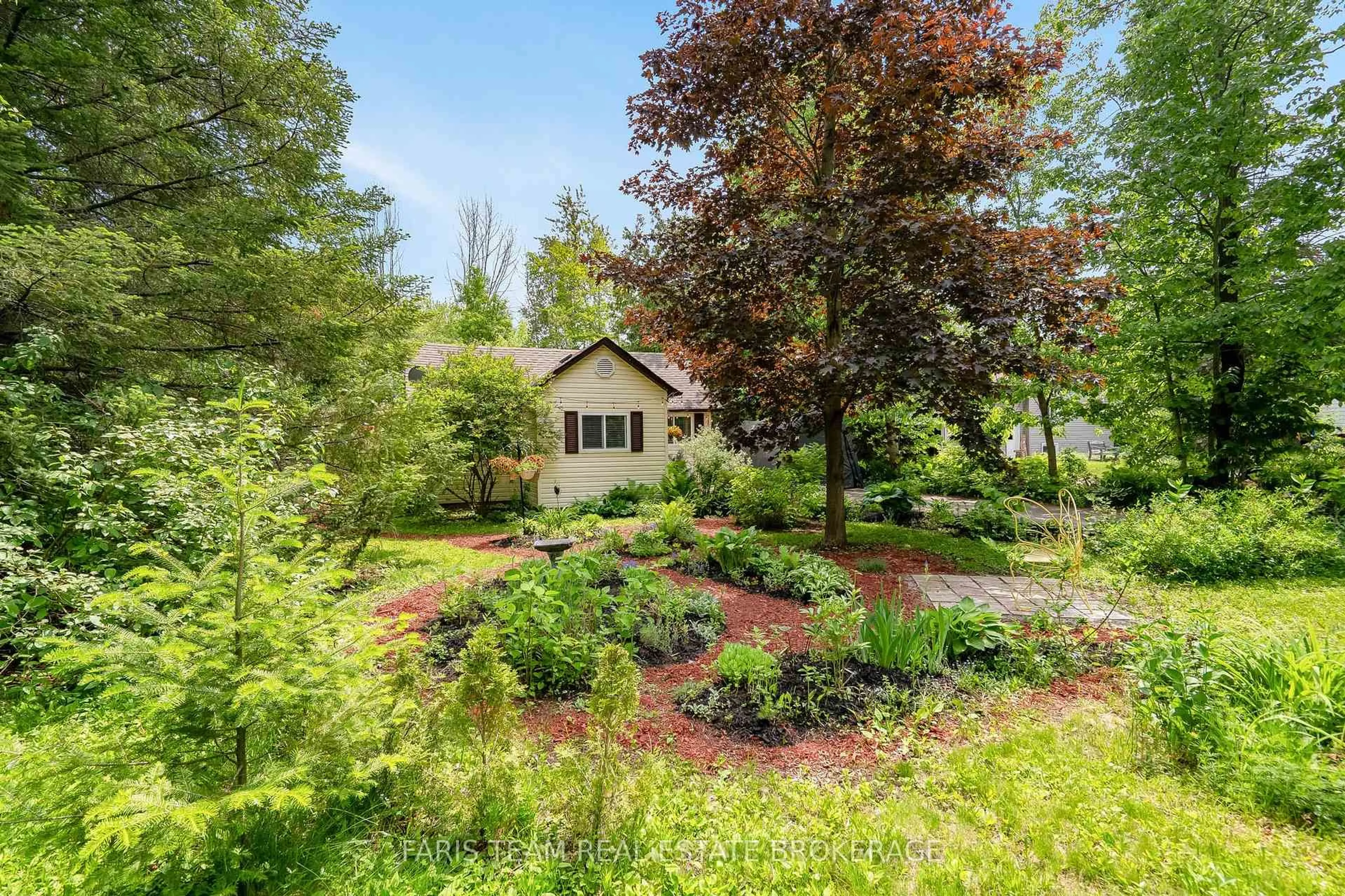 Unknown for 745 James St, Innisfil Ontario L9S 2G6