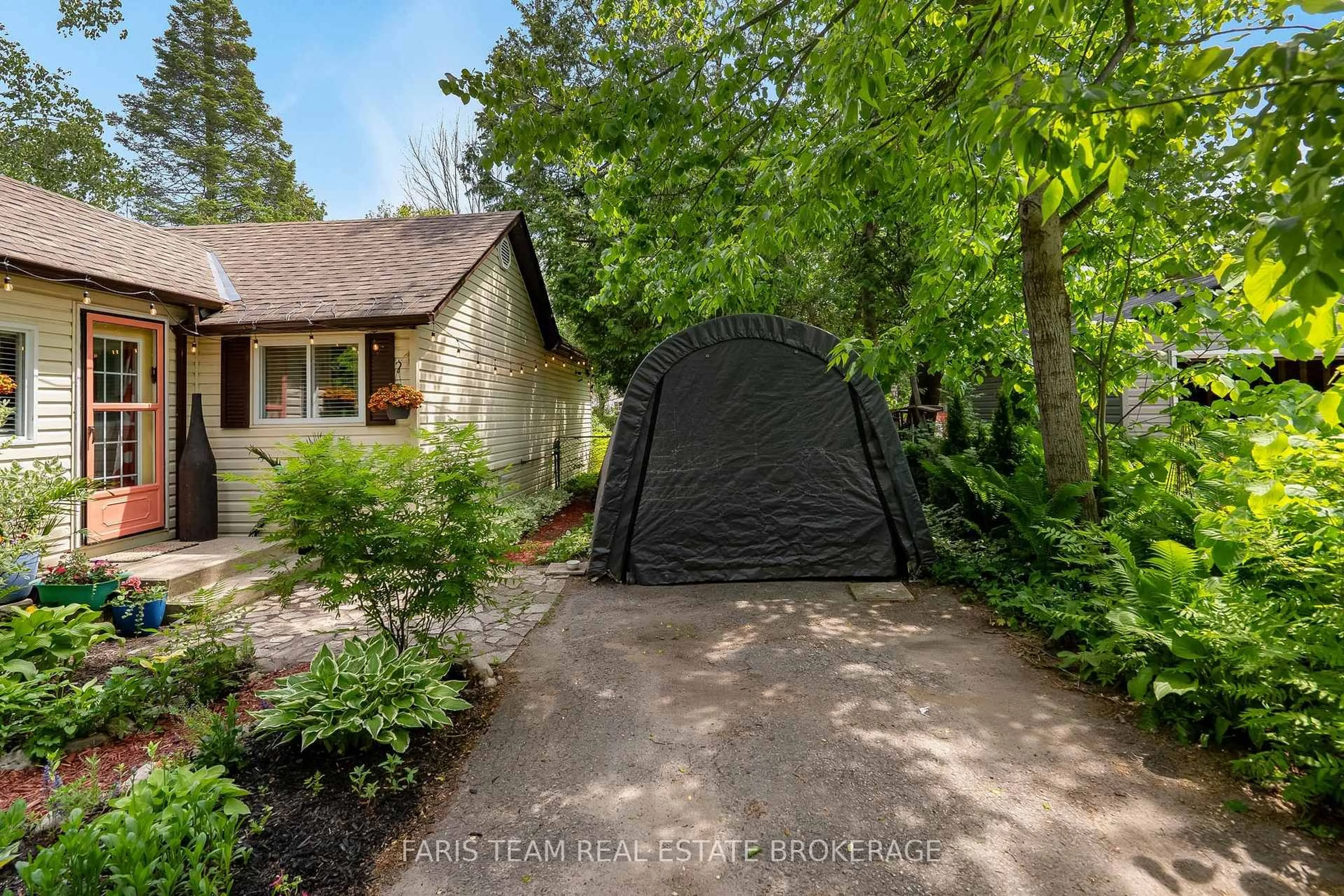 Shed for 745 James St, Innisfil Ontario L9S 2G6