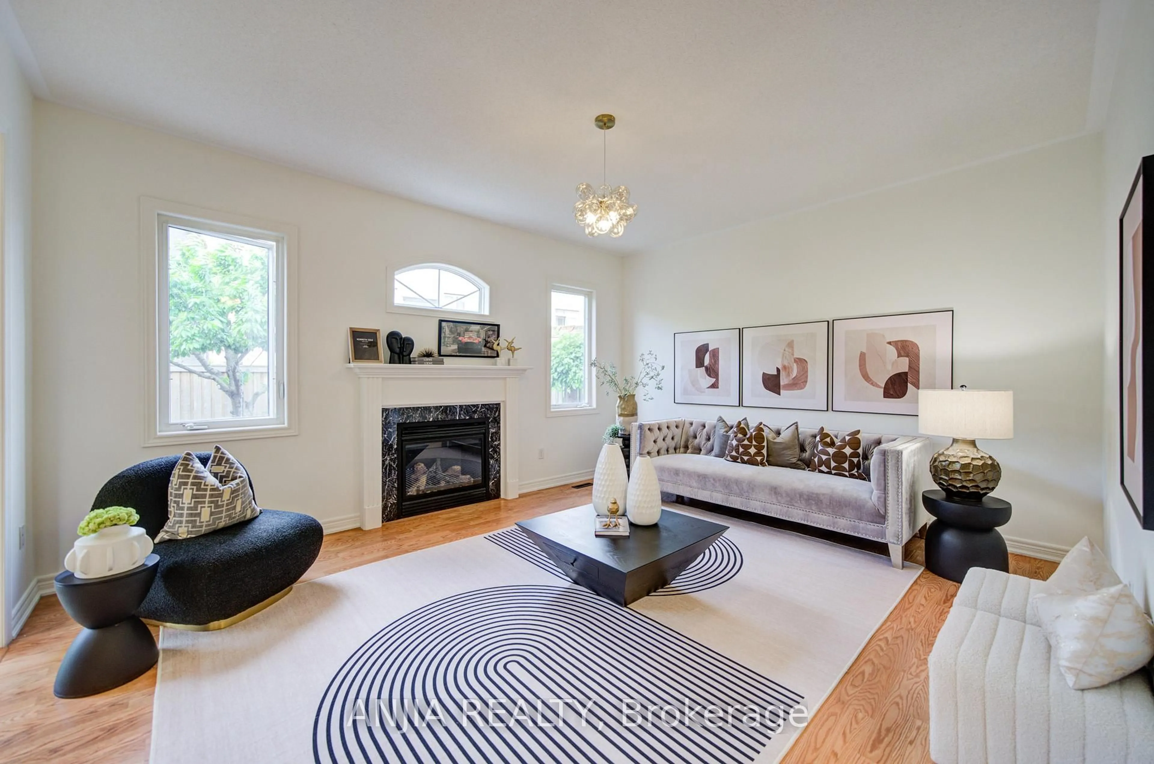 Living room with furniture, unknown for 4 Willow St, Markham Ontario L6E 0G3