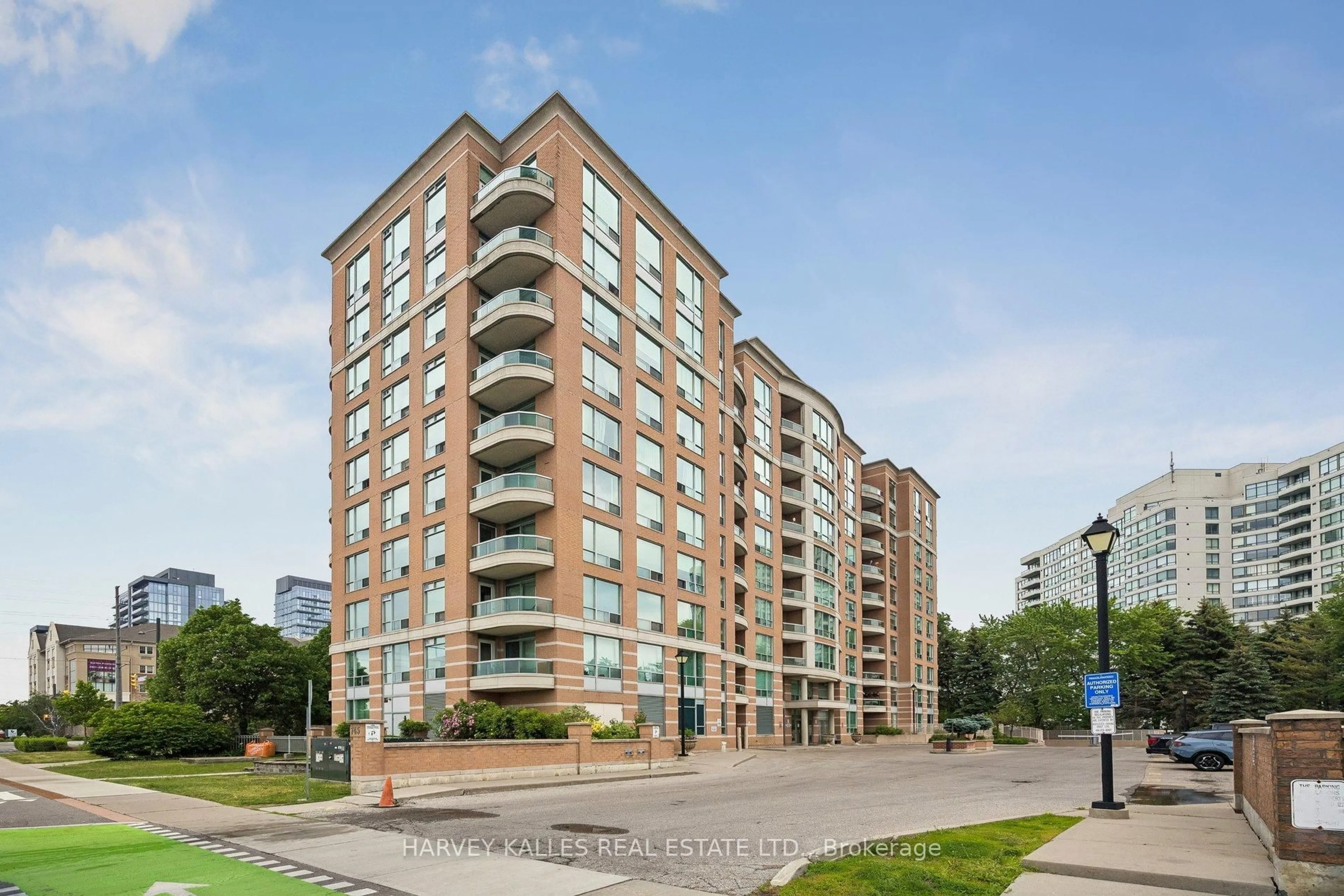 A pic from outside/outdoor area/front of a property/back of a property/a pic from drone, building for 745 New Westminster Dr #302, Vaughan Ontario L4J 8J9