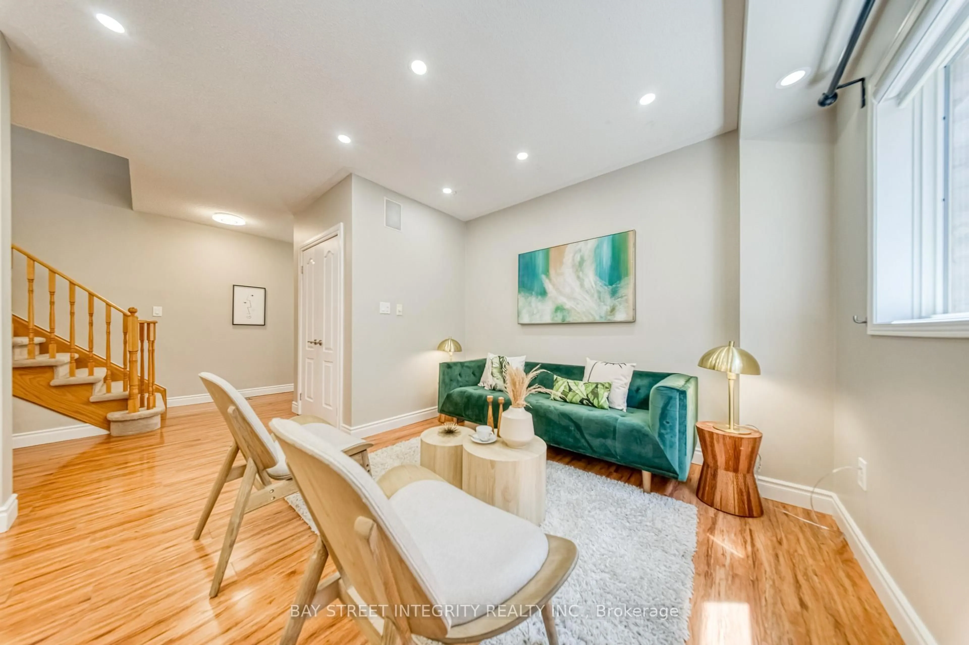 Living room with furniture, unknown for 129 Fadine Rd, Newmarket Ontario L3X 2P2