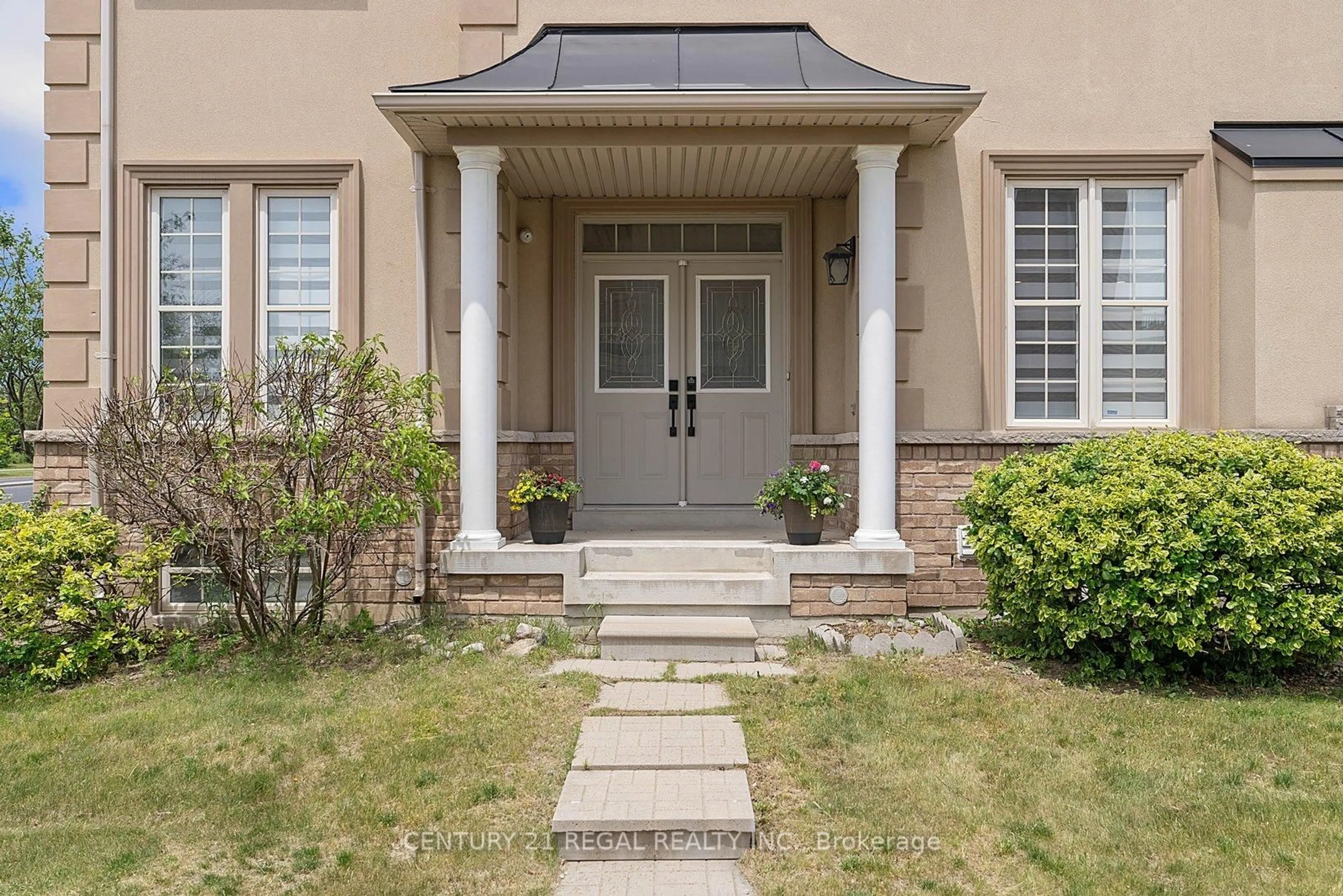 Indoor entryway for 10717 Woodbine Ave, Markham Ontario L6C 0H5