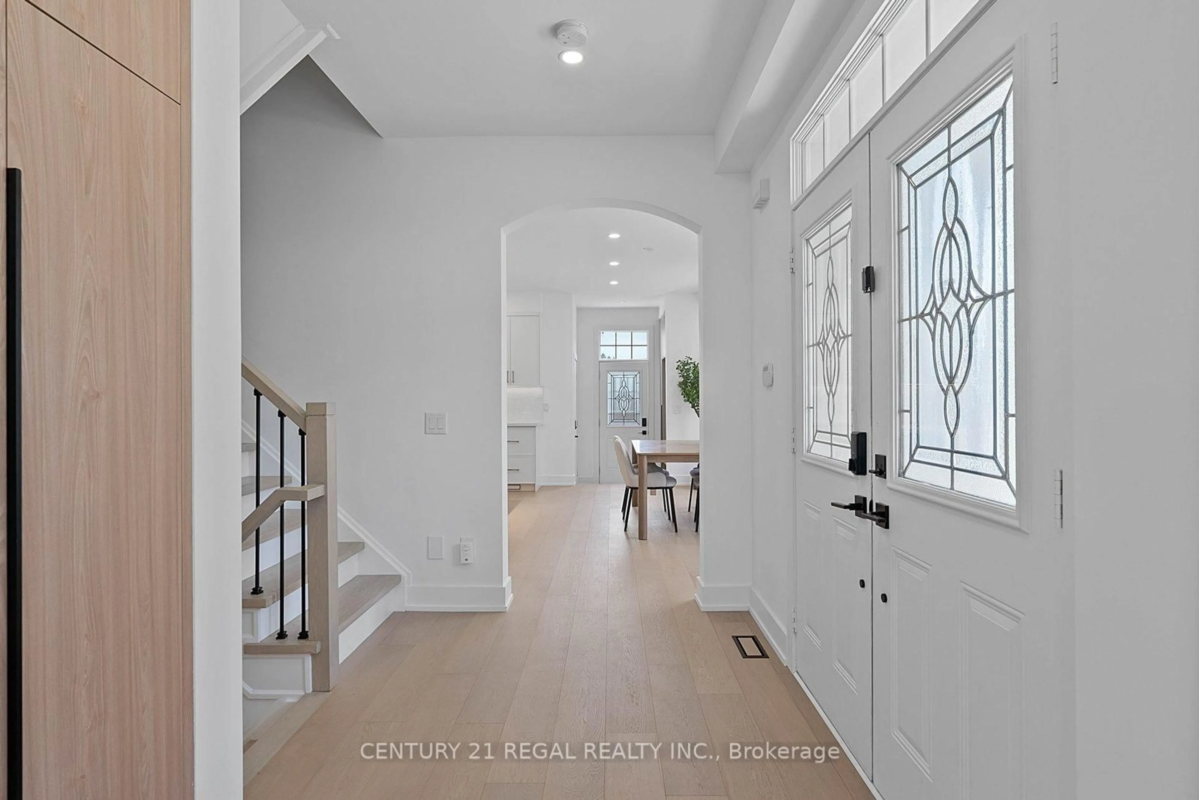 Indoor entryway for 10717 Woodbine Ave, Markham Ontario L6C 0H5