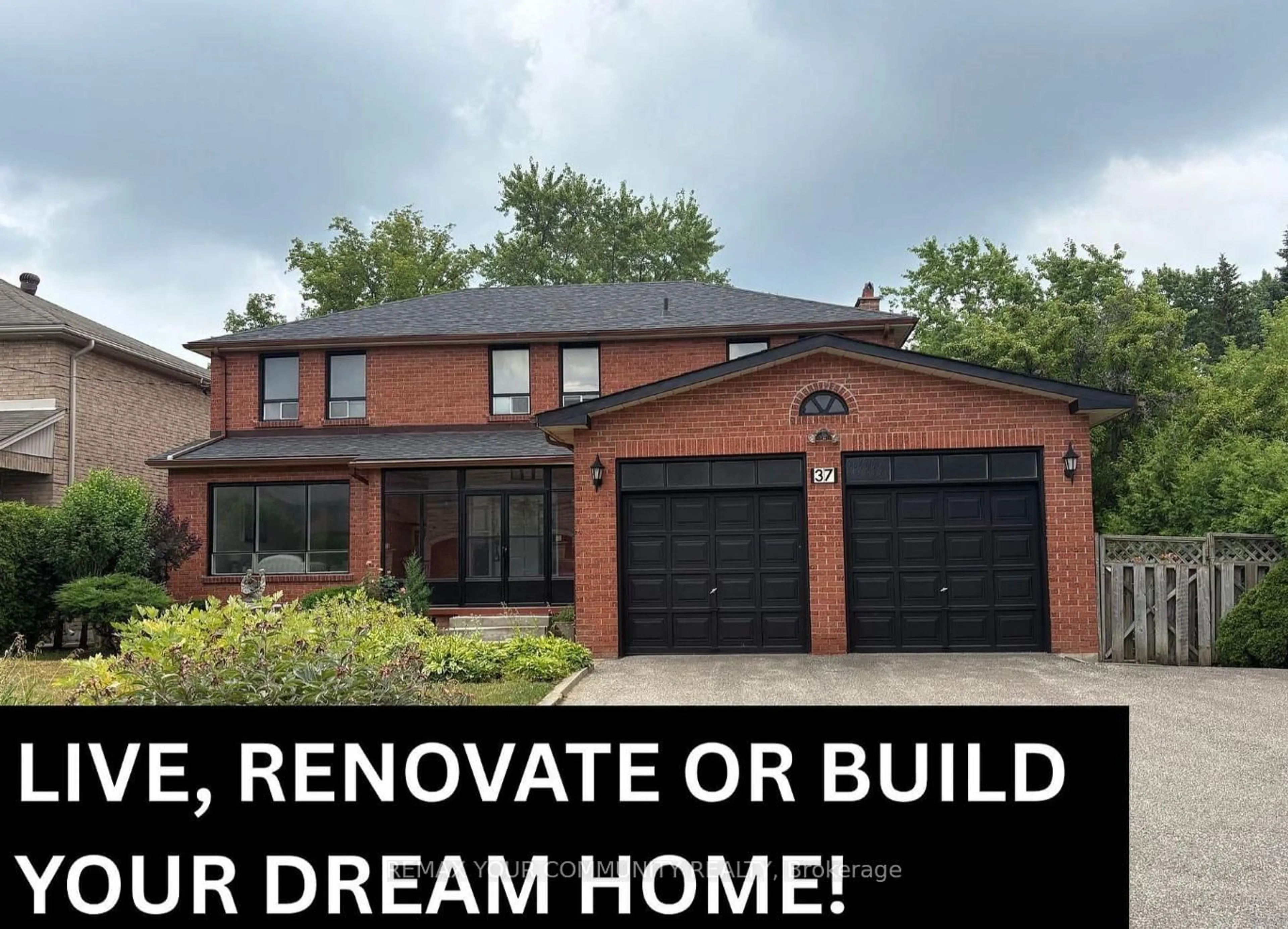 Home with brick exterior material, building for 37 Mackay Dr, Richmond Hill Ontario L4C 6N9