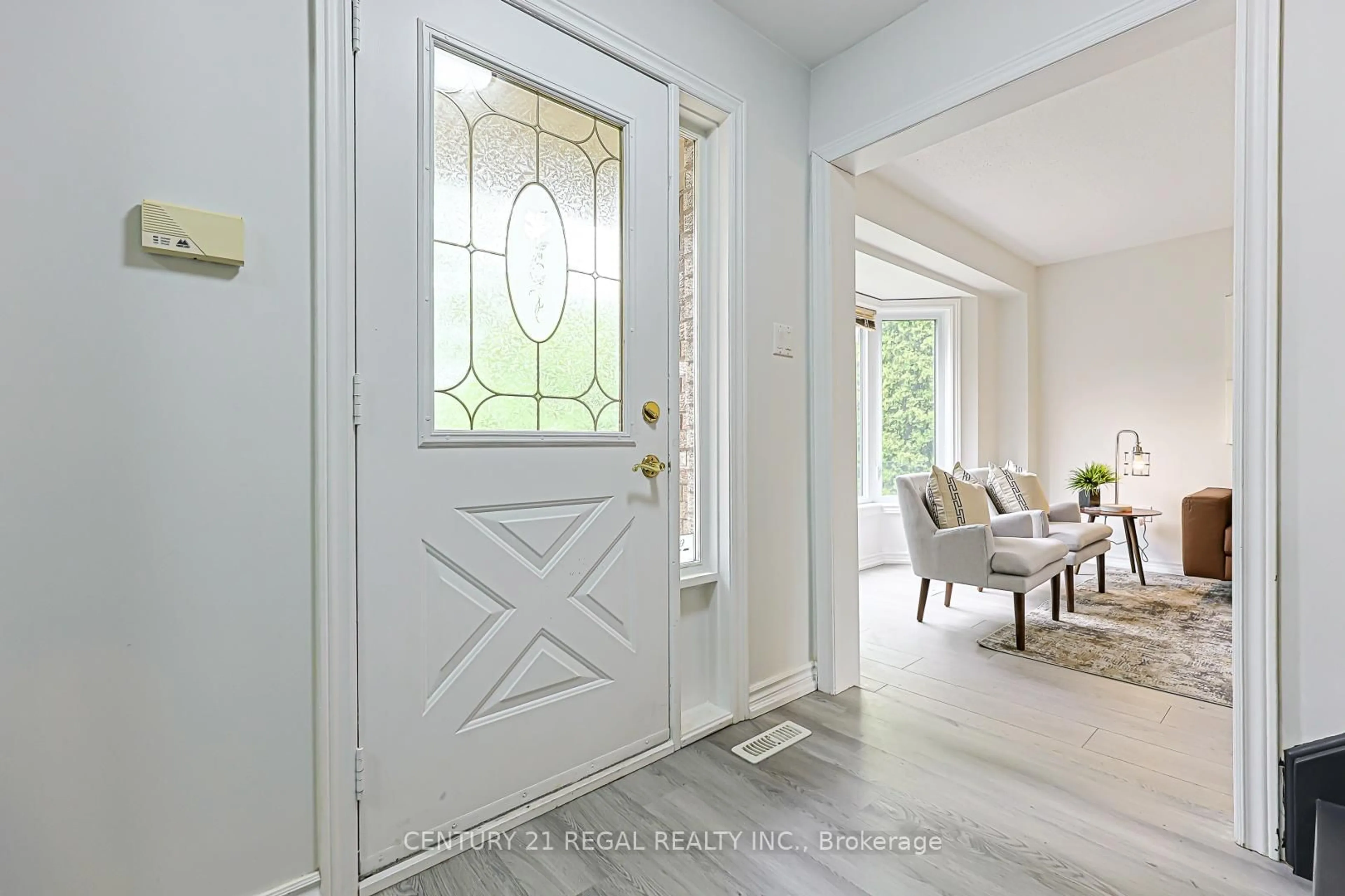 Indoor entryway for 599 Sandford St, Newmarket Ontario L3X 1T4