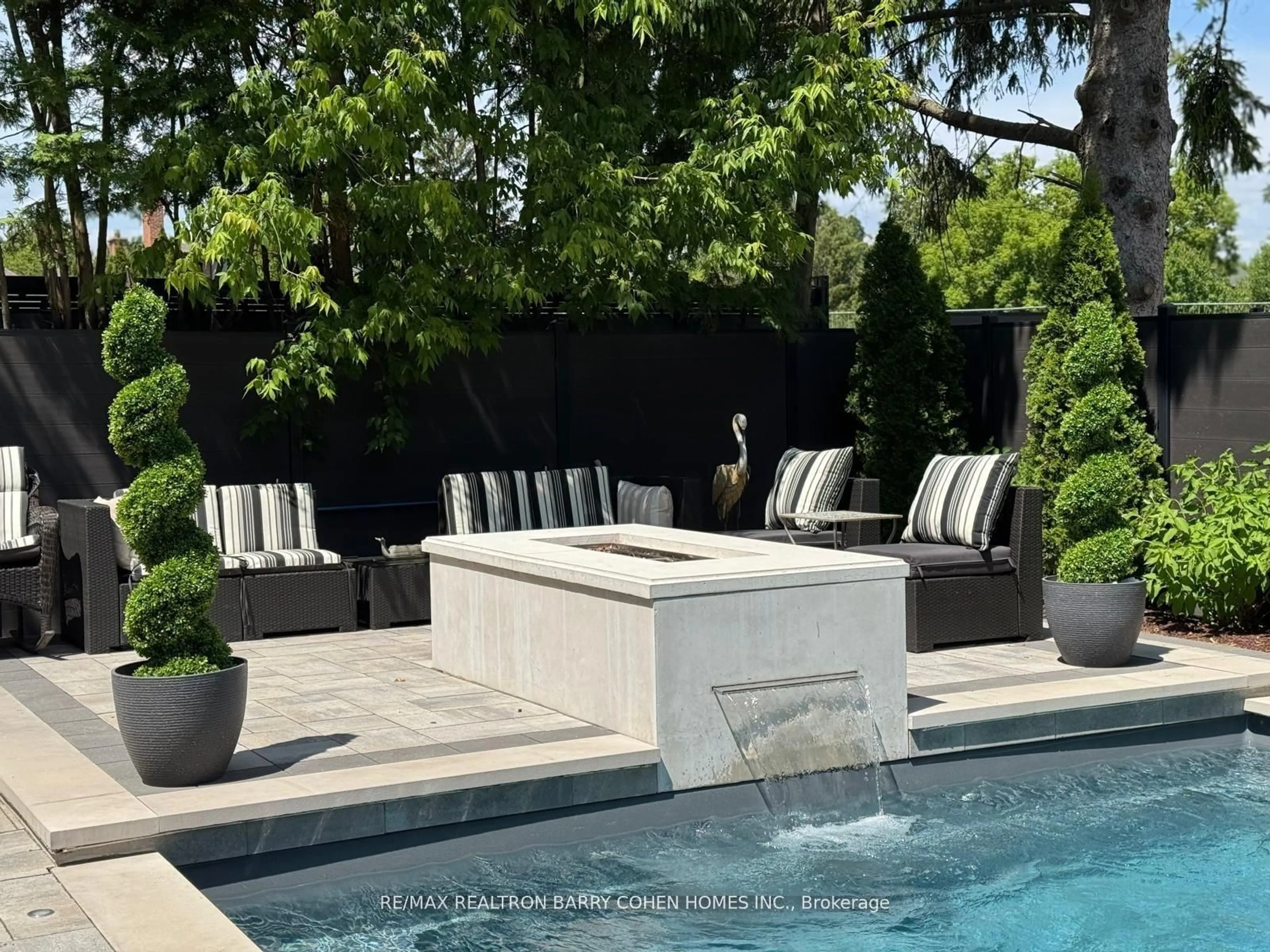 Patio, water/lake/river/ocean view for 61 Orlon Cres, Richmond Hill Ontario L4C 6S4