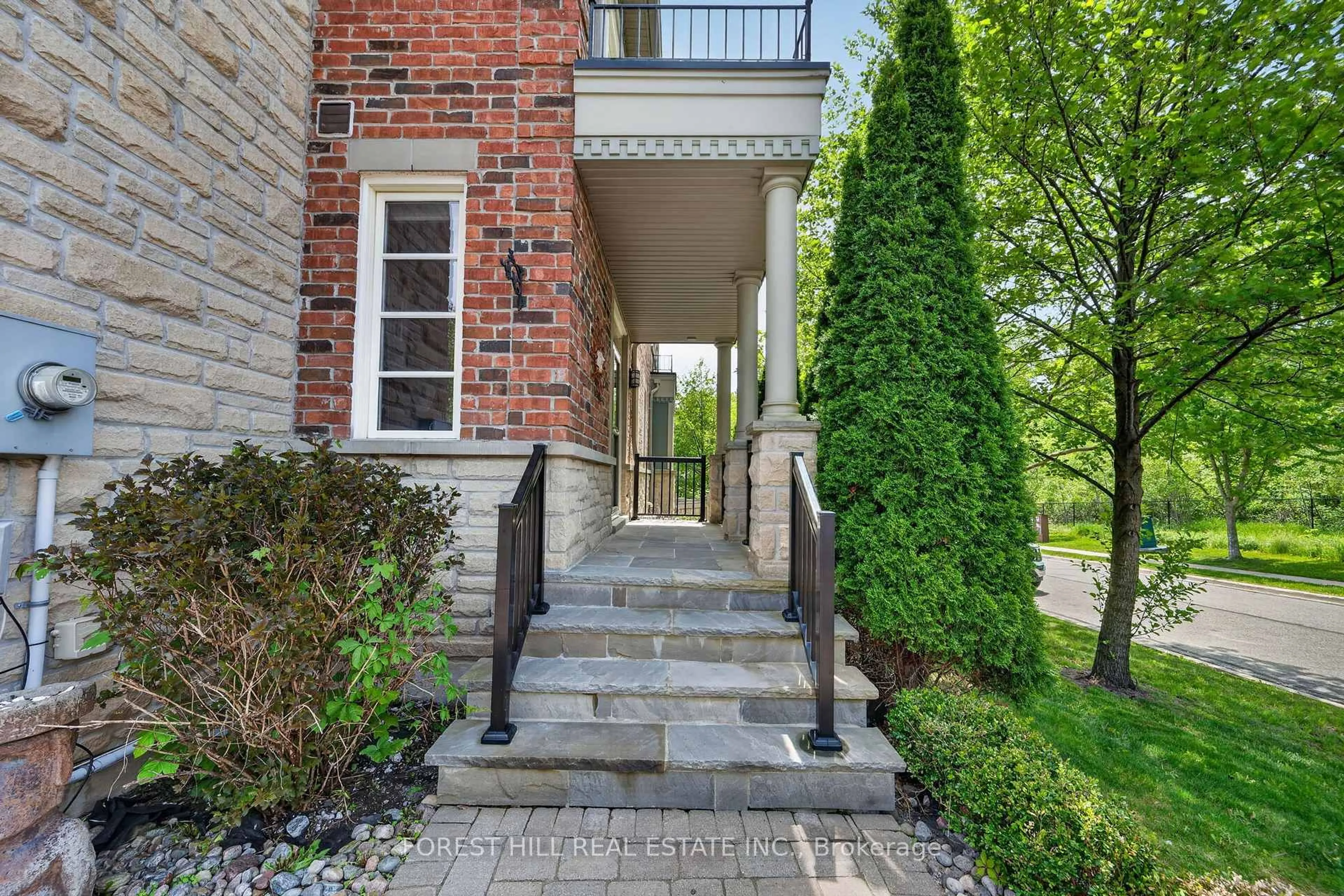 Unknown for 320 William Dunn Cres, Newmarket Ontario L3X 3L2
