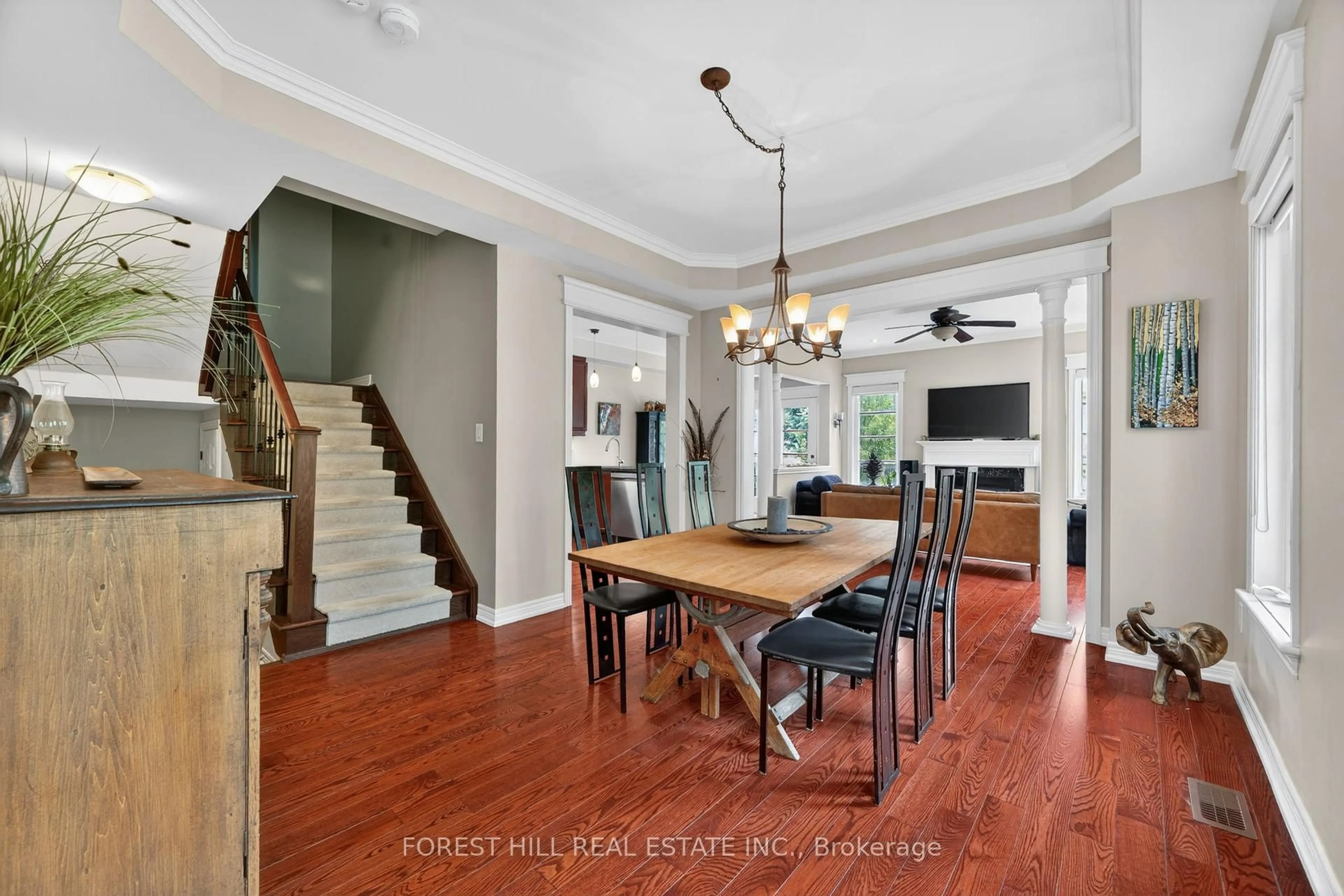 Dining room, wood/laminate floor for 320 William Dunn Cres, Newmarket Ontario L3X 3L2
