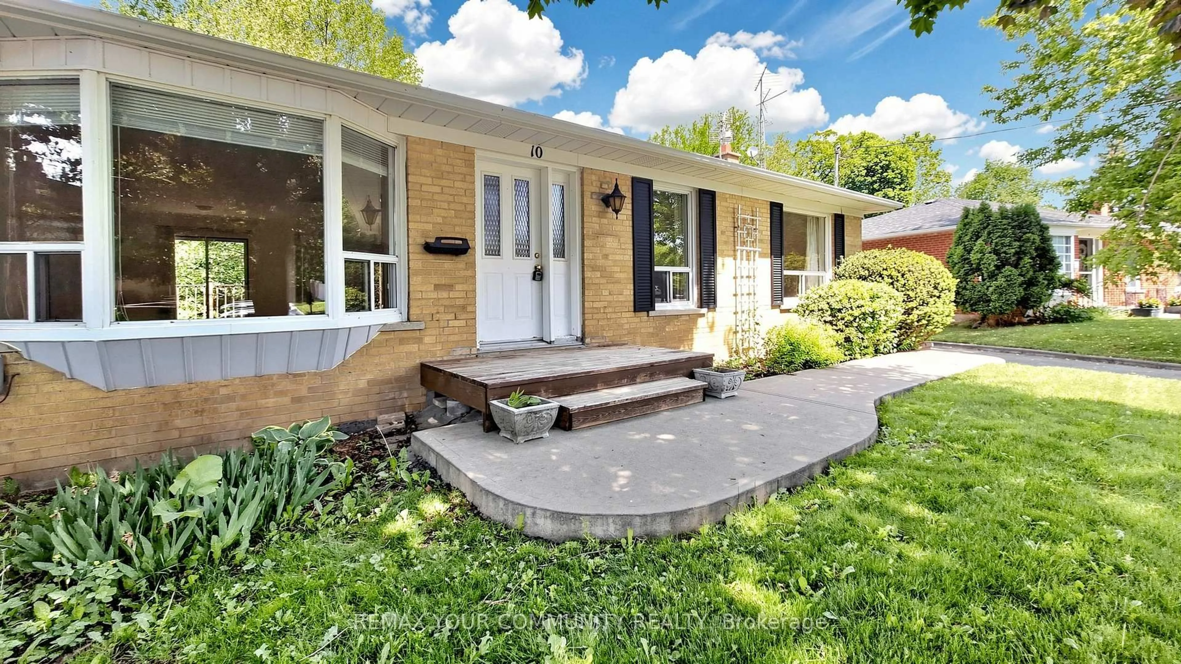 Home with brick exterior material, street for 10 Winlaw Pl, Markham Ontario L3P 2C6