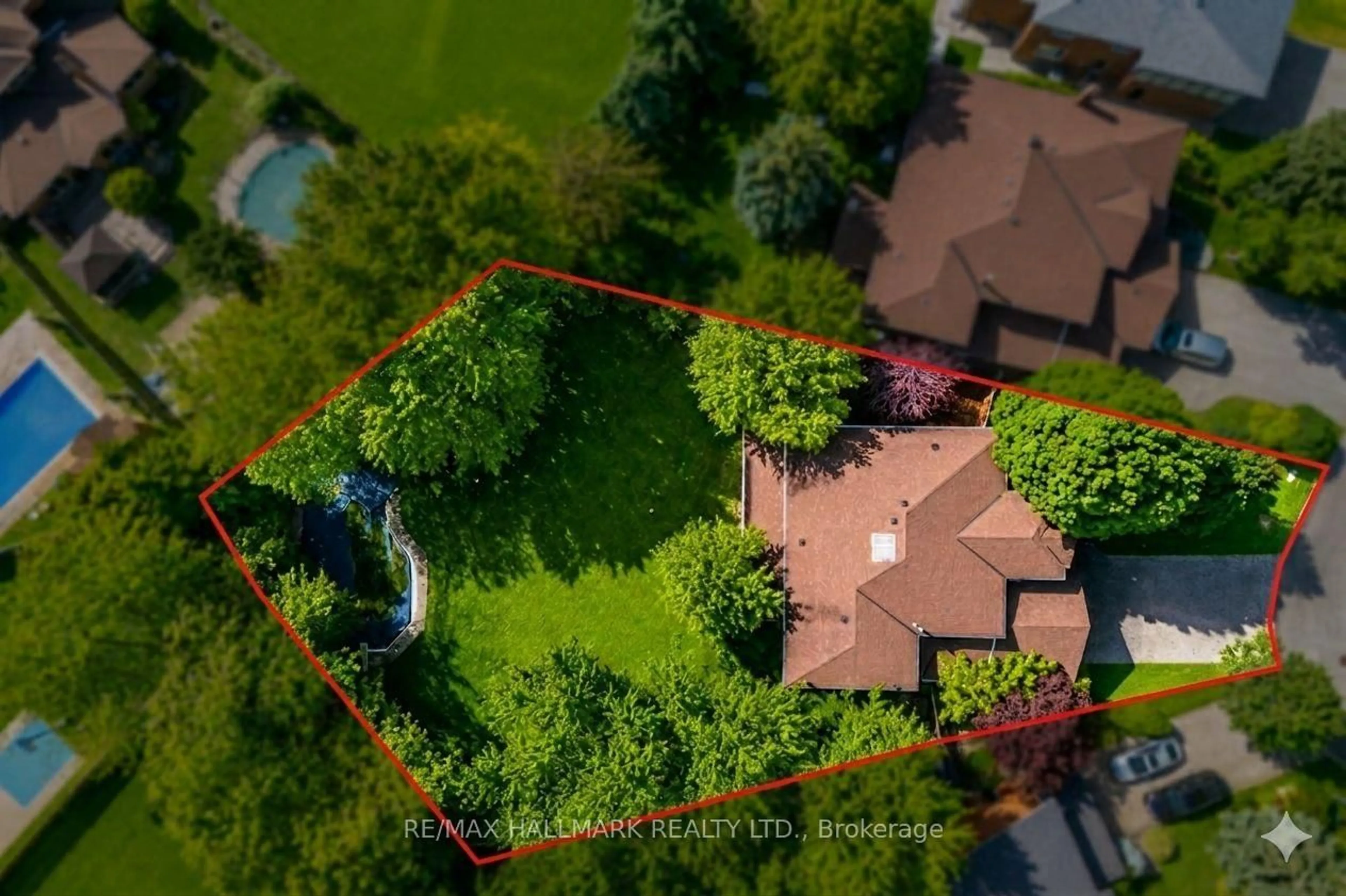 A pic from outside/outdoor area/front of a property/back of a property/a pic from drone, unknown for 69 King's Cross Ave, Richmond Hill Ontario L4B 2T2