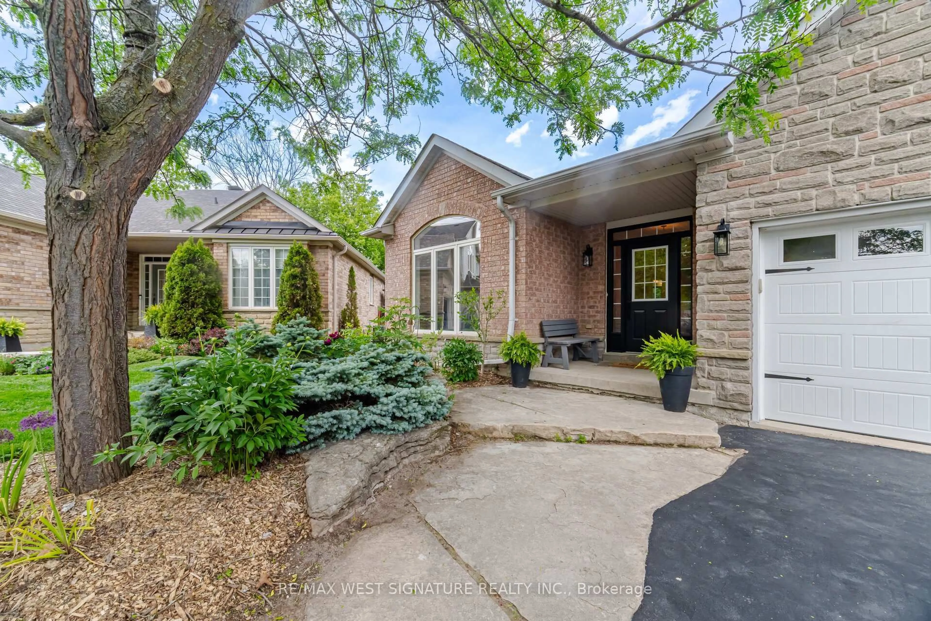 Home with brick exterior material, street for 29 Willard Hunt Cres, King Ontario L0G 1N0
