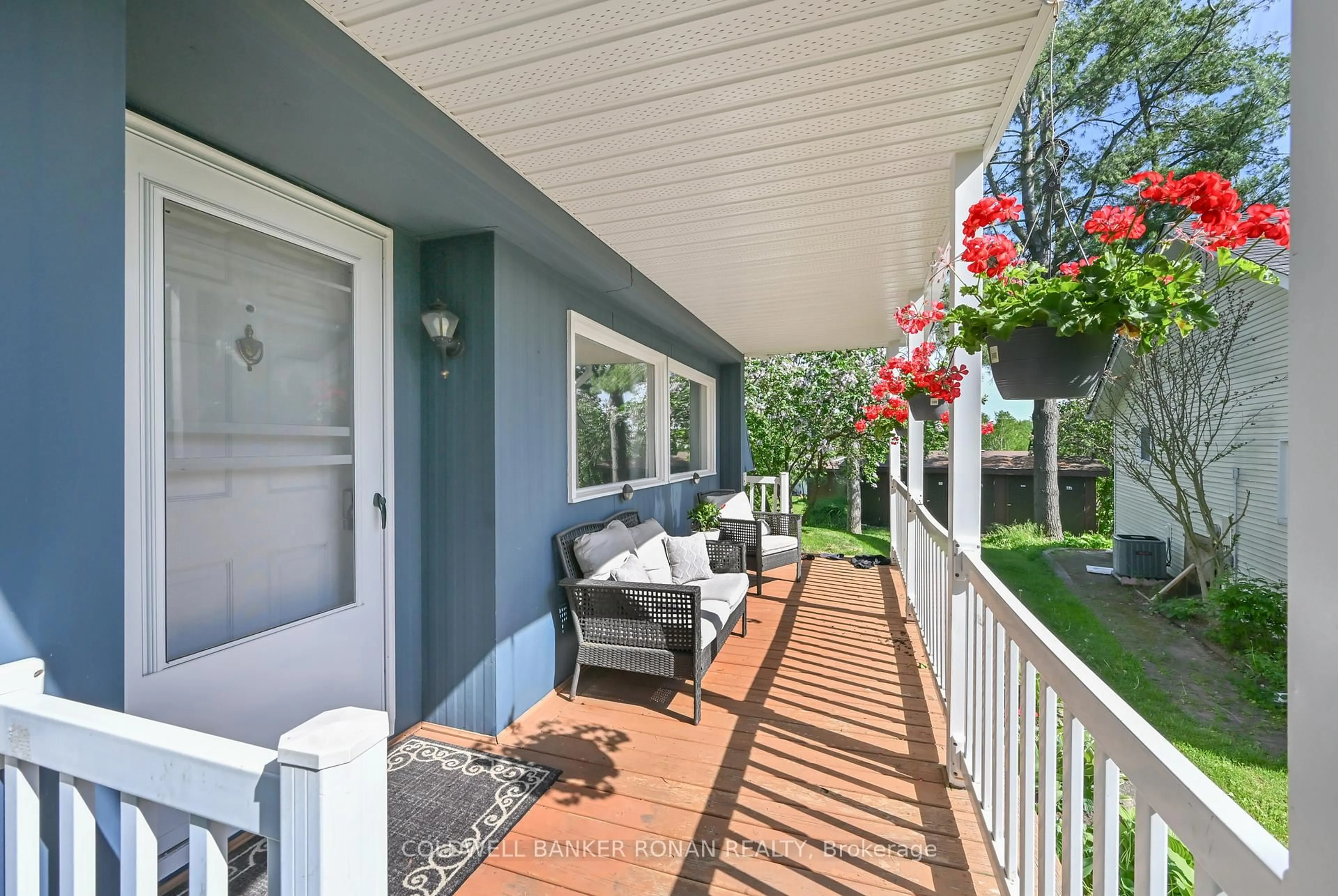 Patio, street for 13 Hawthorne Dr, Innisfil Ontario L9S 1P7