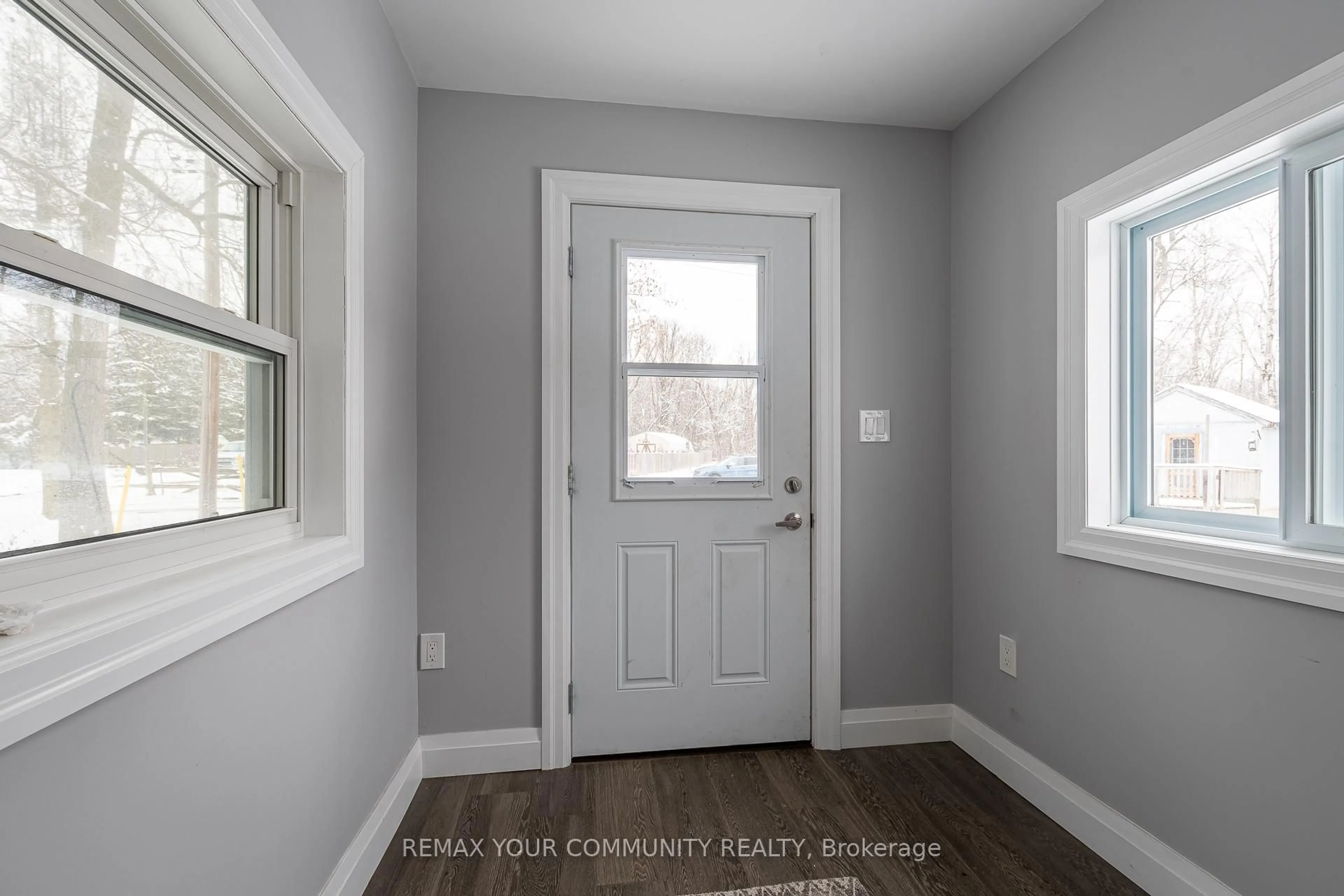 Indoor entryway for 8490 Nottawasaga River Rd, Adjala-Tosorontio Ontario L0G 1L0