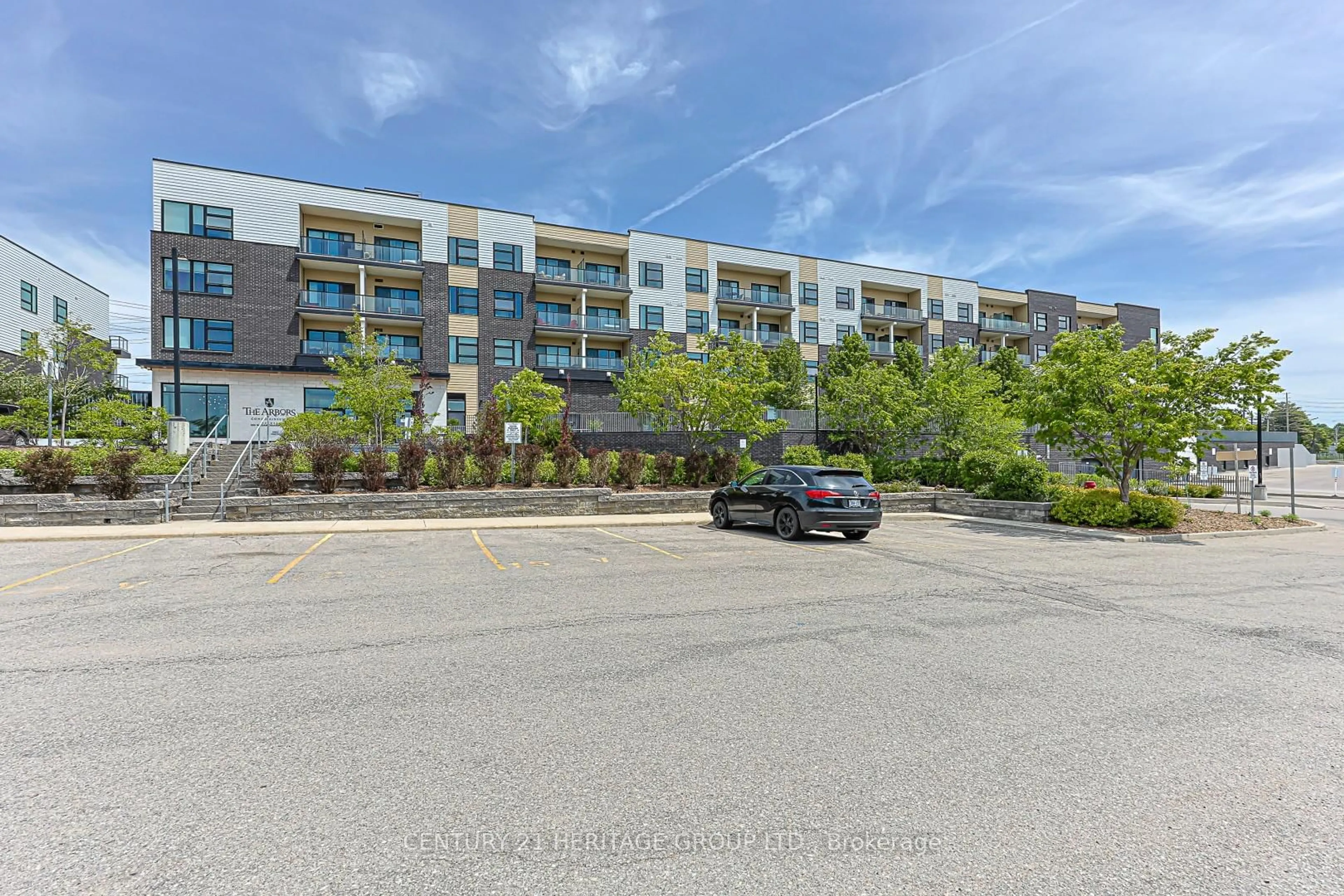 A pic from outside/outdoor area/front of a property/back of a property/a pic from drone, street for 555 William Graham Dr #208, Aurora Ontario L4G 7C4