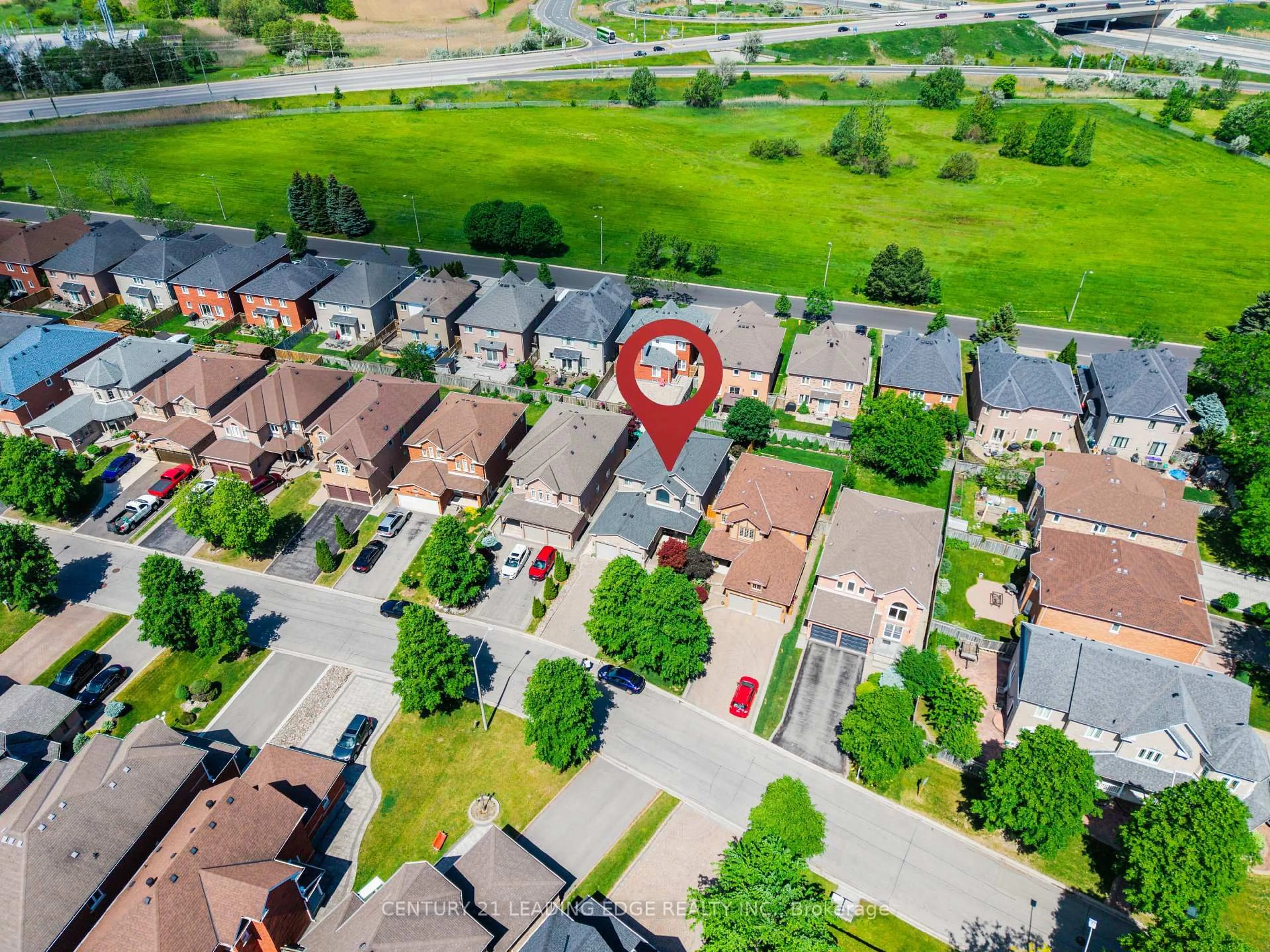 A pic from outside/outdoor area/front of a property/back of a property/a pic from drone, street for 145 Quince Cres, Markham Ontario L3S 3W8