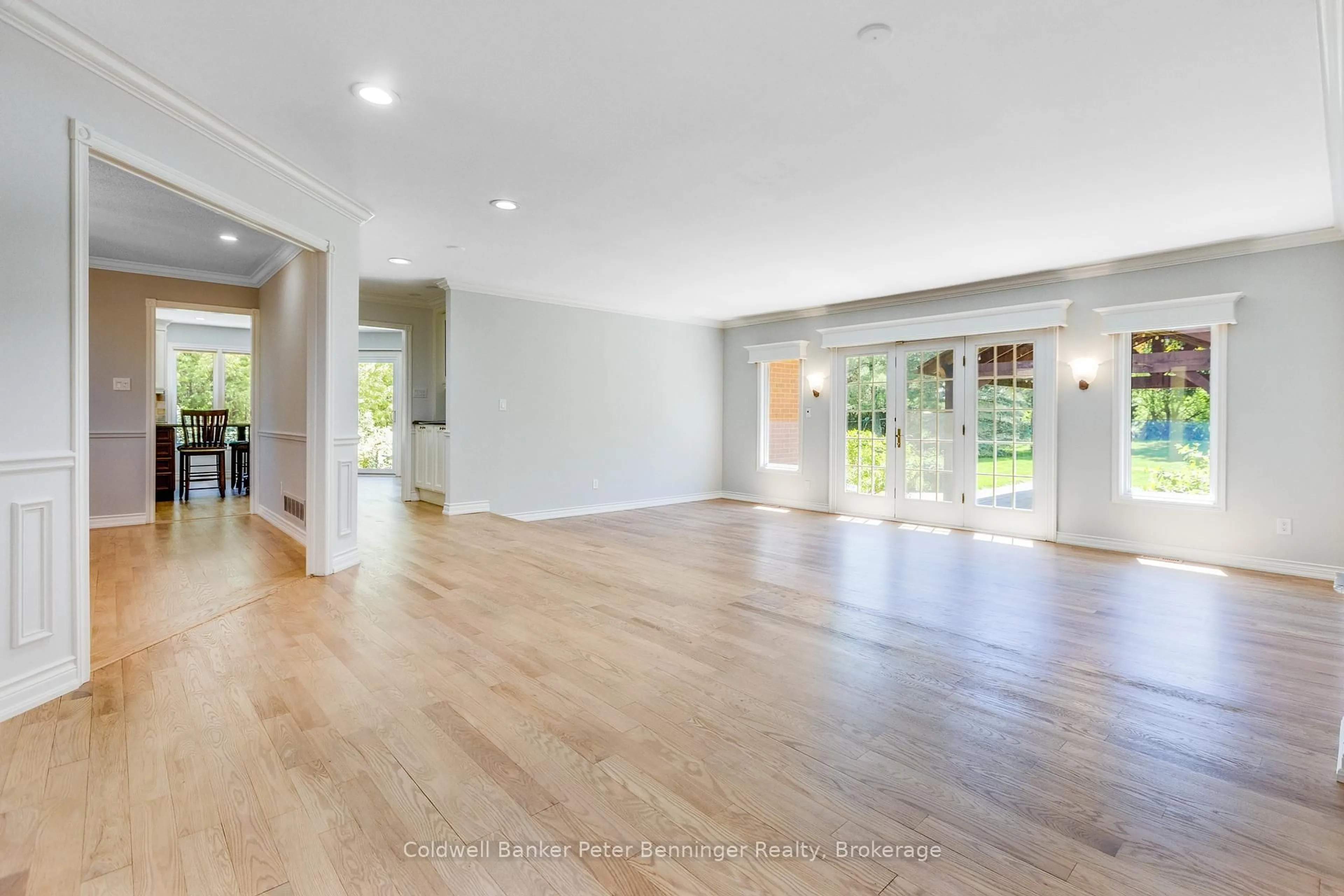 Unknown for 152 Treegrove Circ, Aurora Ontario L4G 6M1