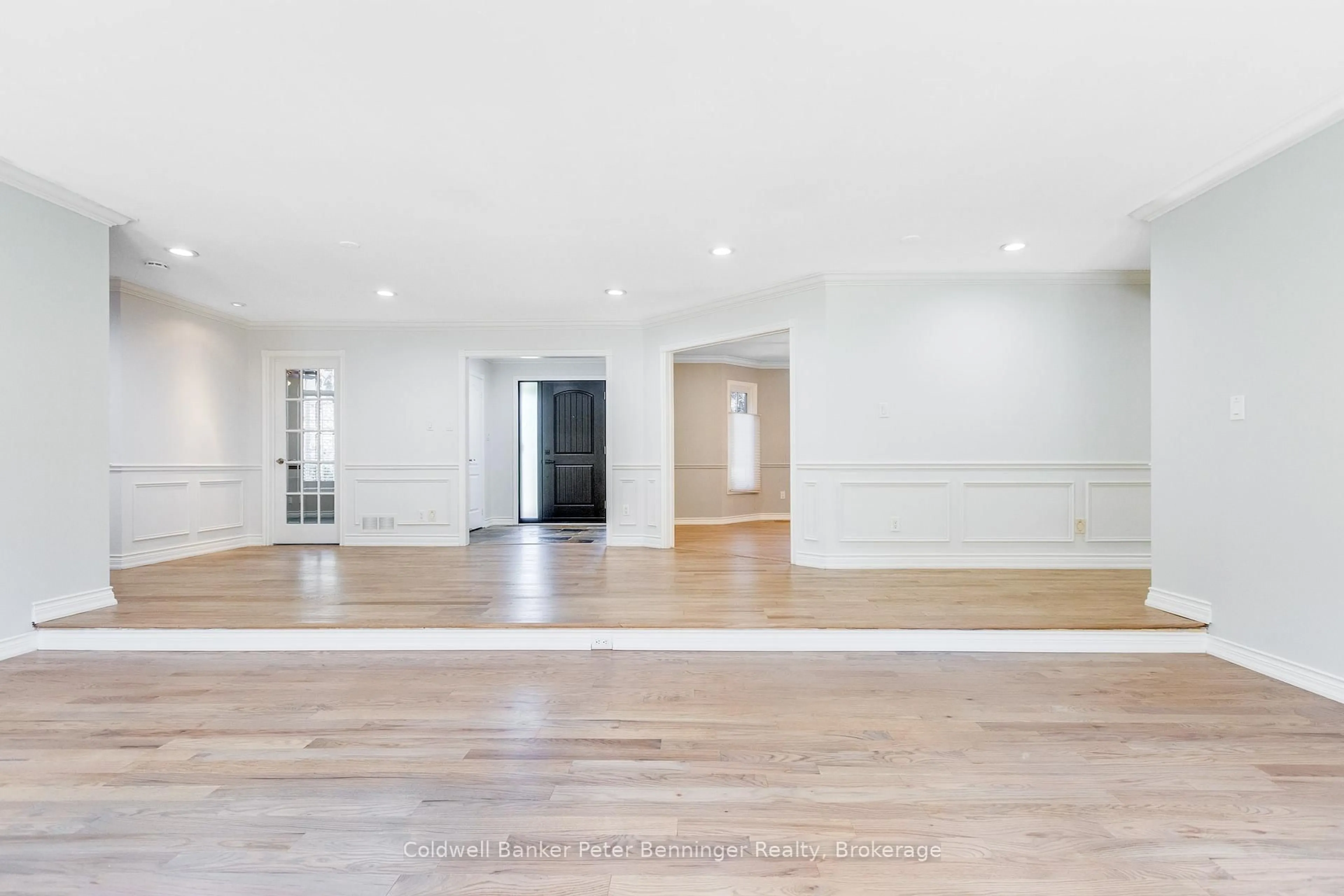 Unknown for 152 Treegrove Circ, Aurora Ontario L4G 6M1