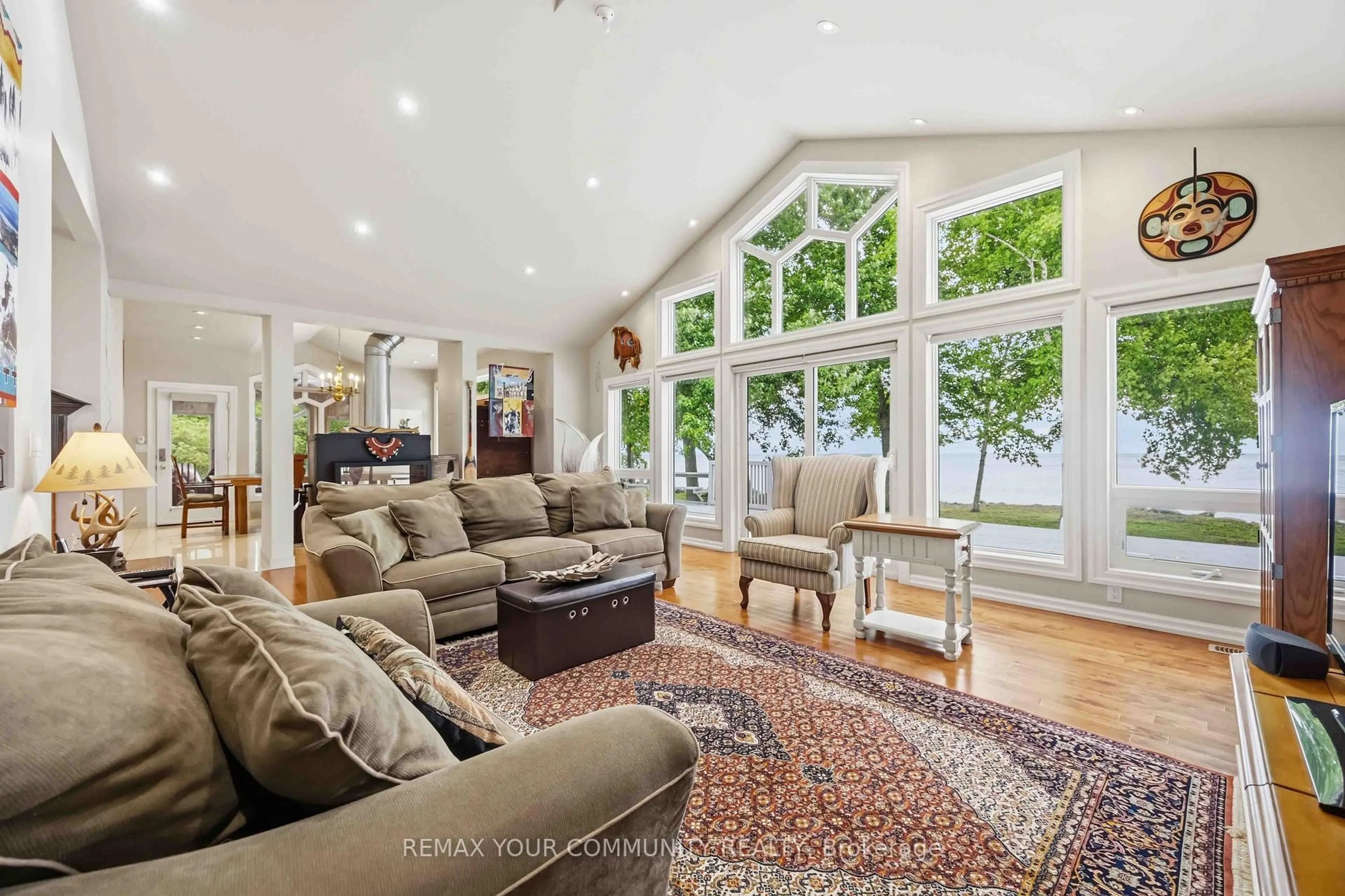 Living room with furniture, unknown for 1699 Chief Joseph Snake Rd, Georgina Islands Ontario L0E 1R0