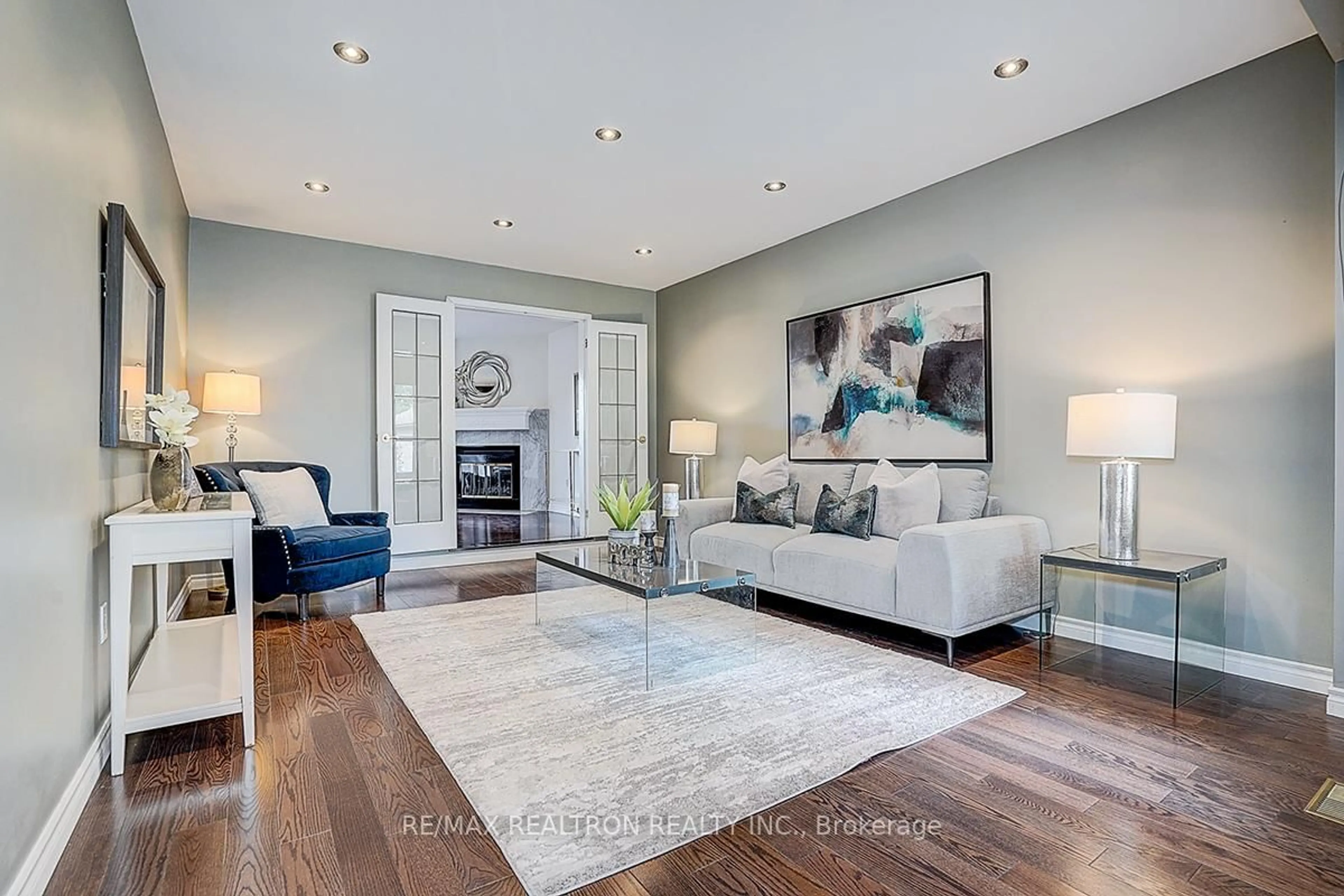 Living room with furniture, unknown for 233 Brimson Dr, Newmarket Ontario L3X 1H8
