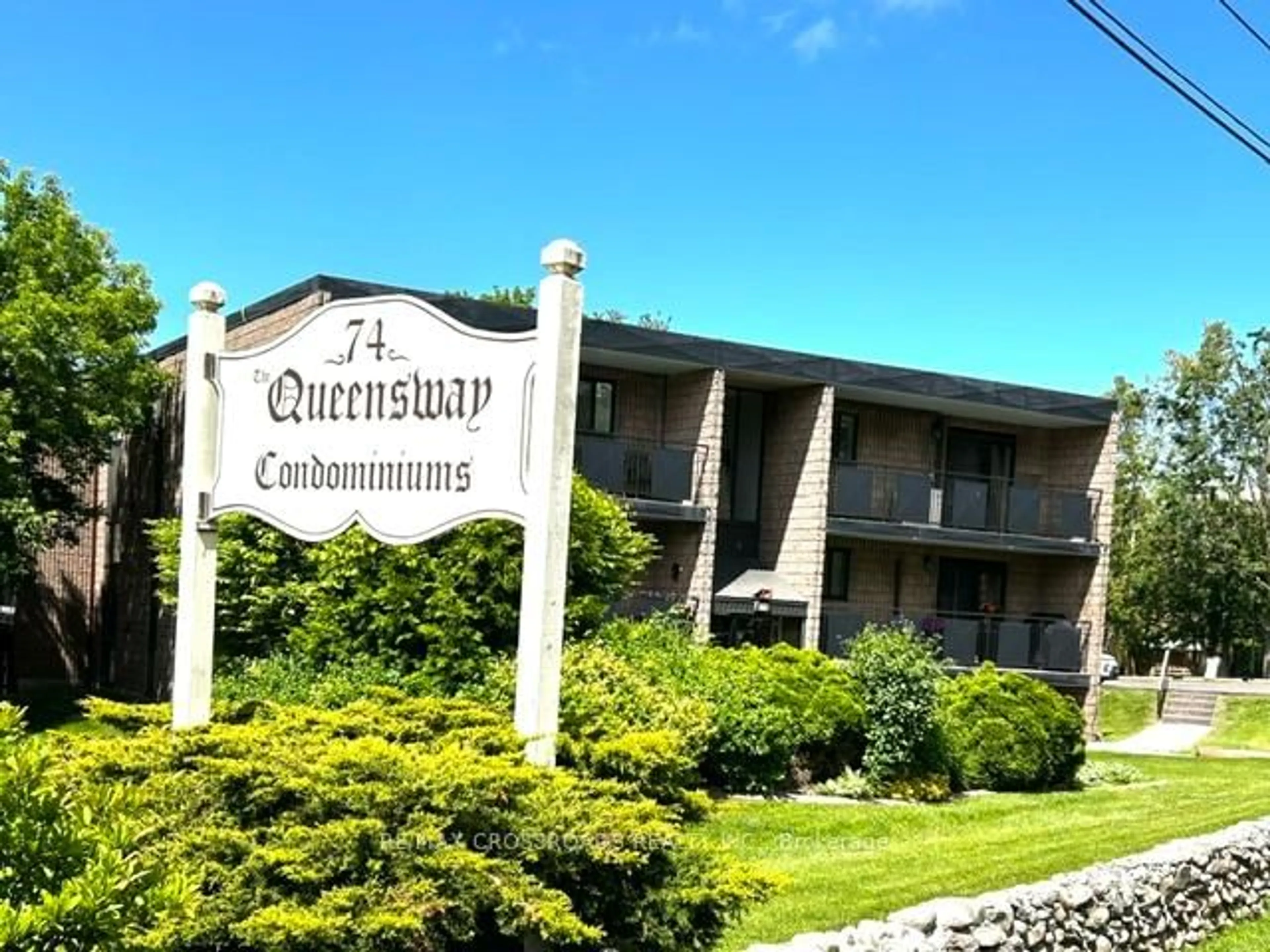 Patio, unknown for 74 The Queensway South Rd #106, Georgina Ontario L4P 1Z3