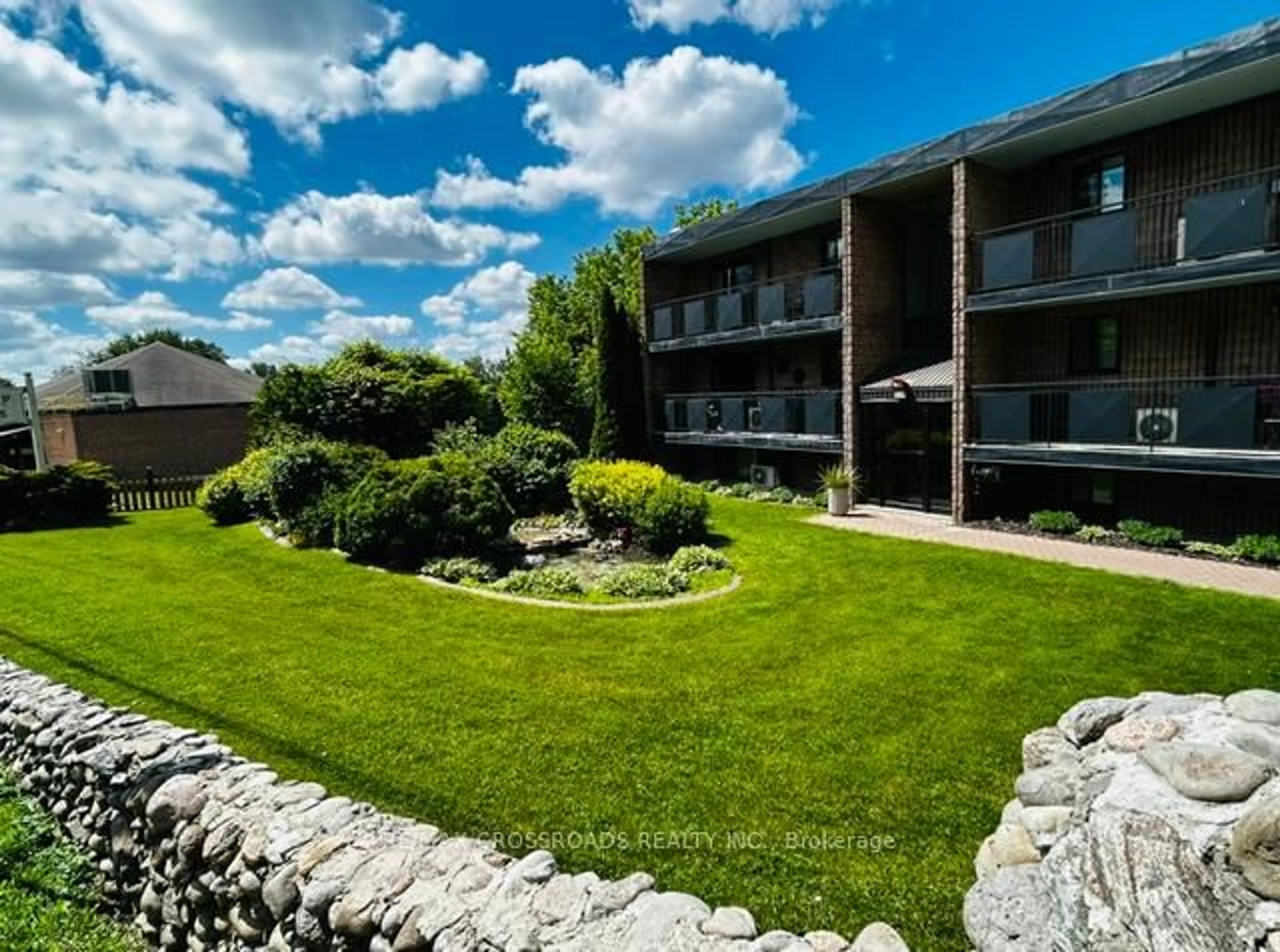 Patio, water/lake/river/ocean view for 74 The Queensway South Rd #106, Georgina Ontario L4P 1Z3