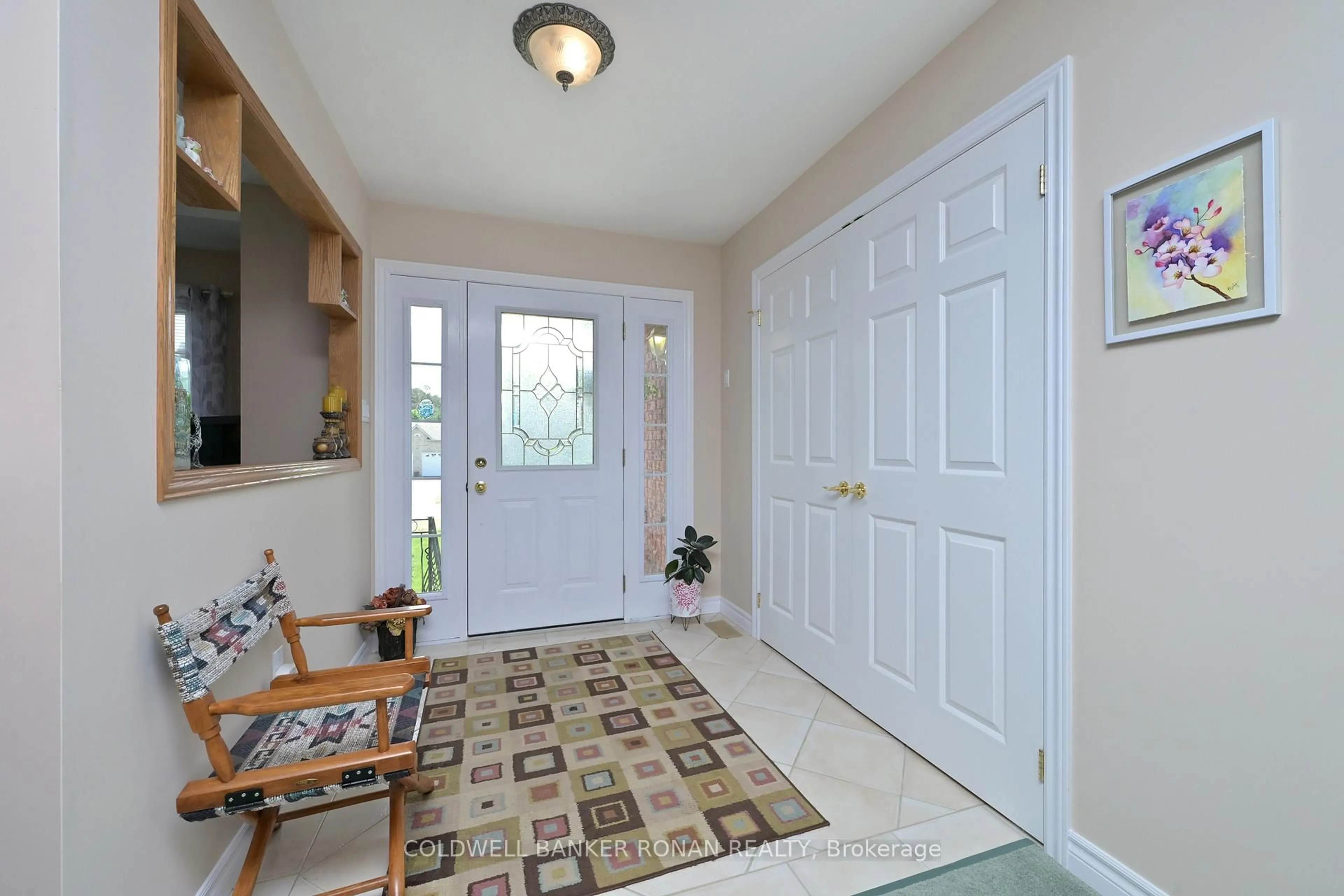 Indoor entryway for 28 Fisher Dr, Adjala-Tosorontio Ontario L0M 1J0