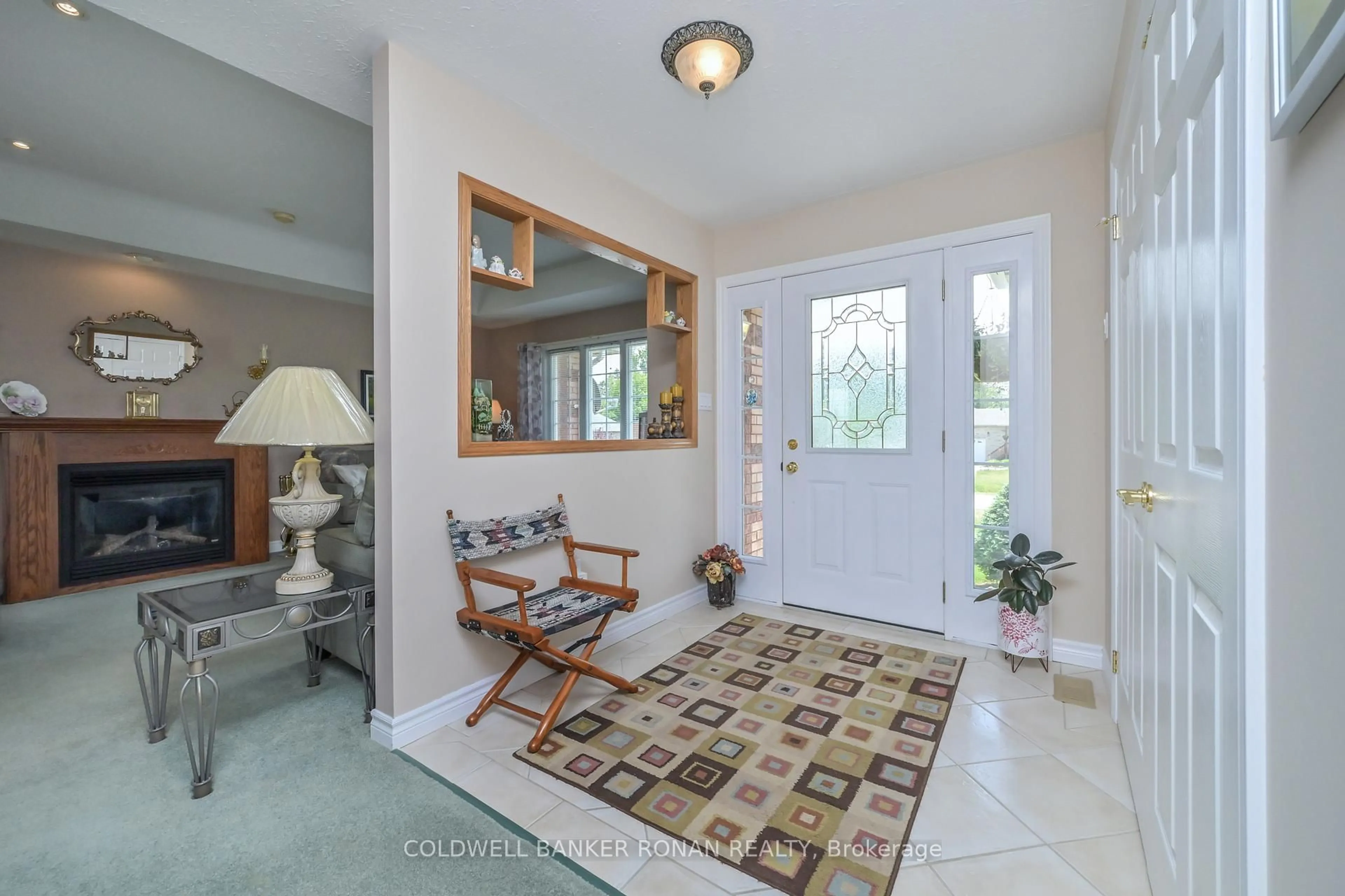 Indoor entryway for 28 Fisher Dr, Adjala-Tosorontio Ontario L0M 1J0