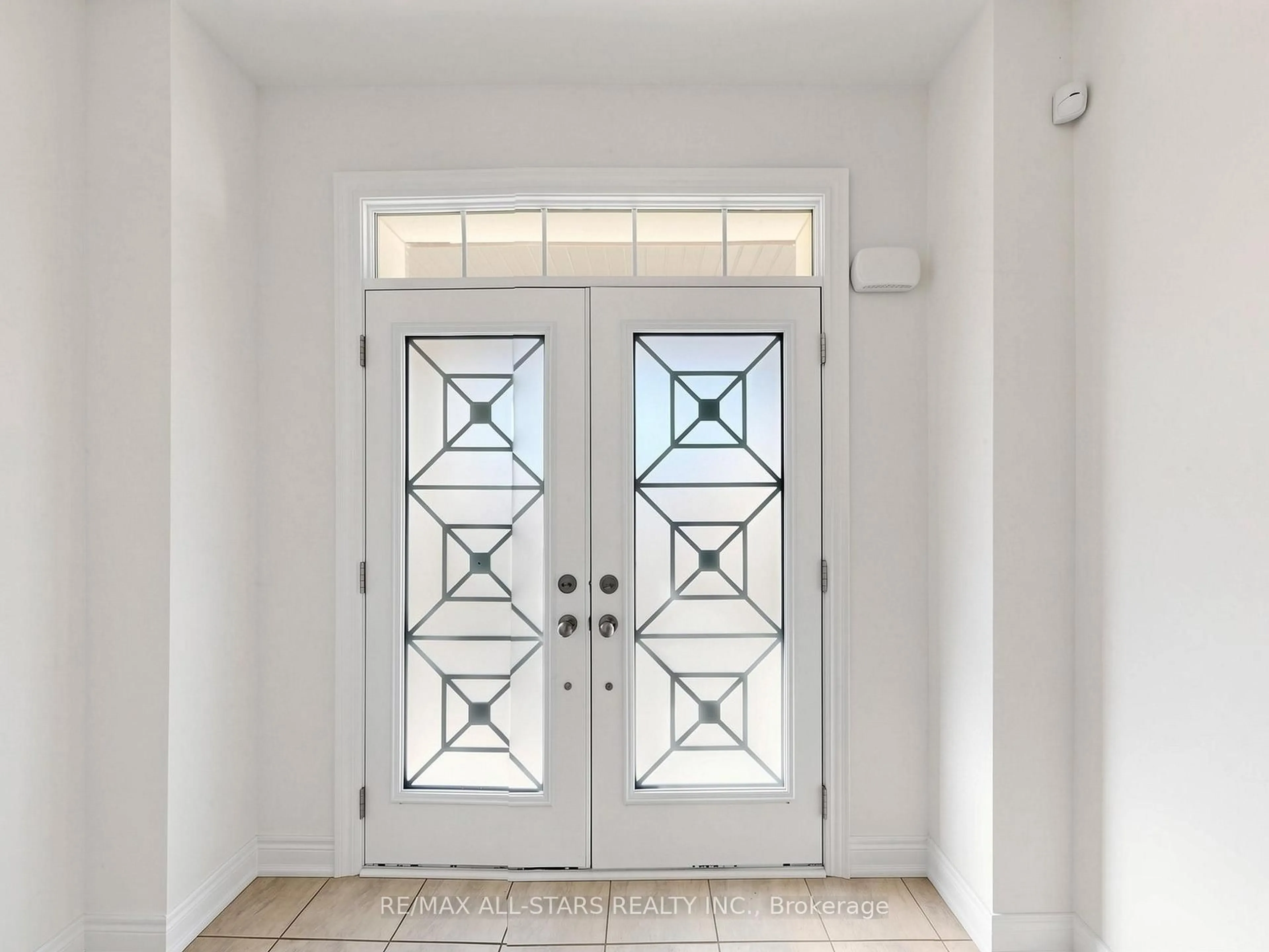 Indoor entryway for 29 Mondial Cres, East Gwillimbury Ontario L9N 0S1