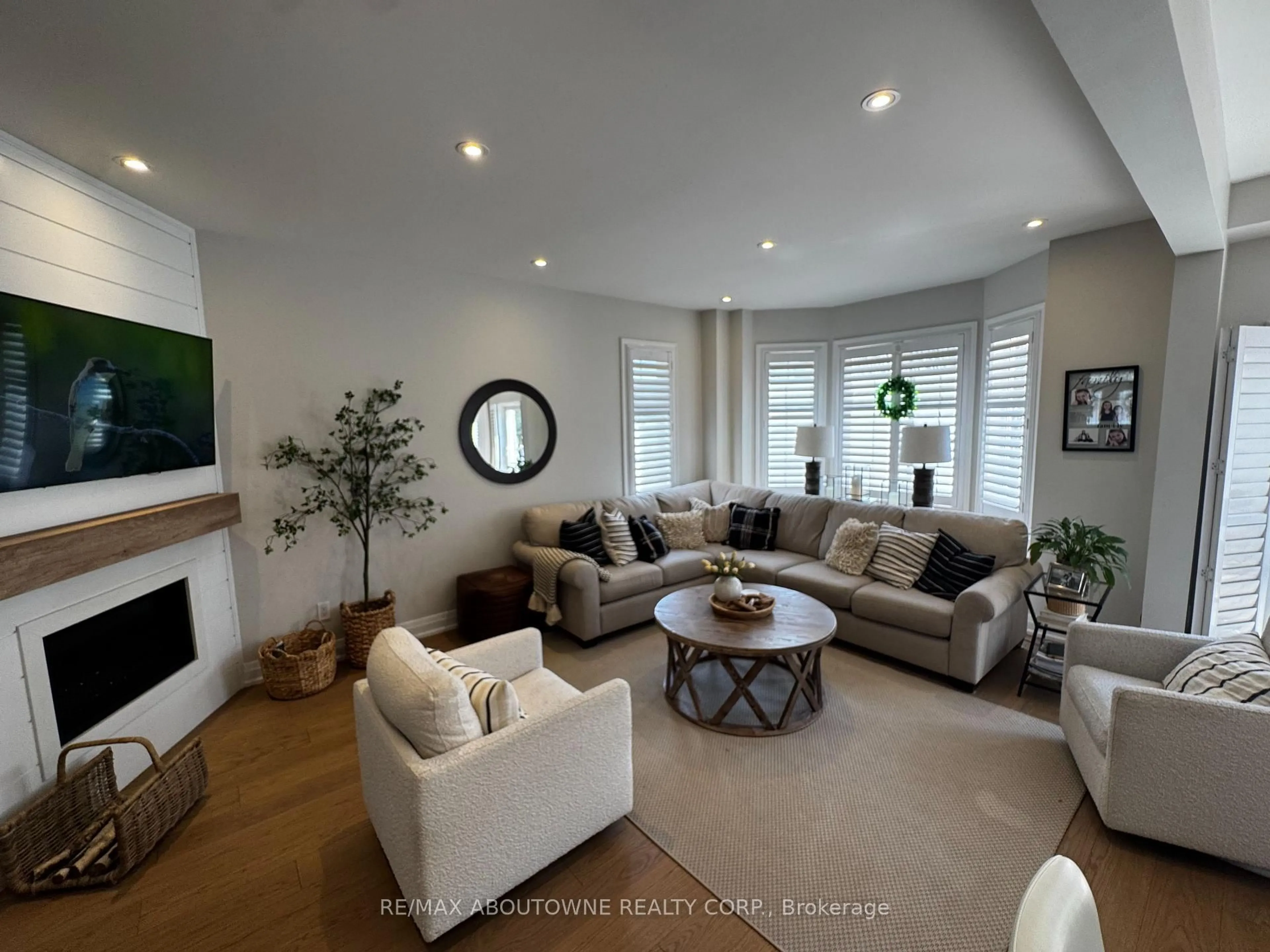 Living room with furniture, unknown for 85 Earl Stewart Dr, Aurora Ontario L4G 7P4