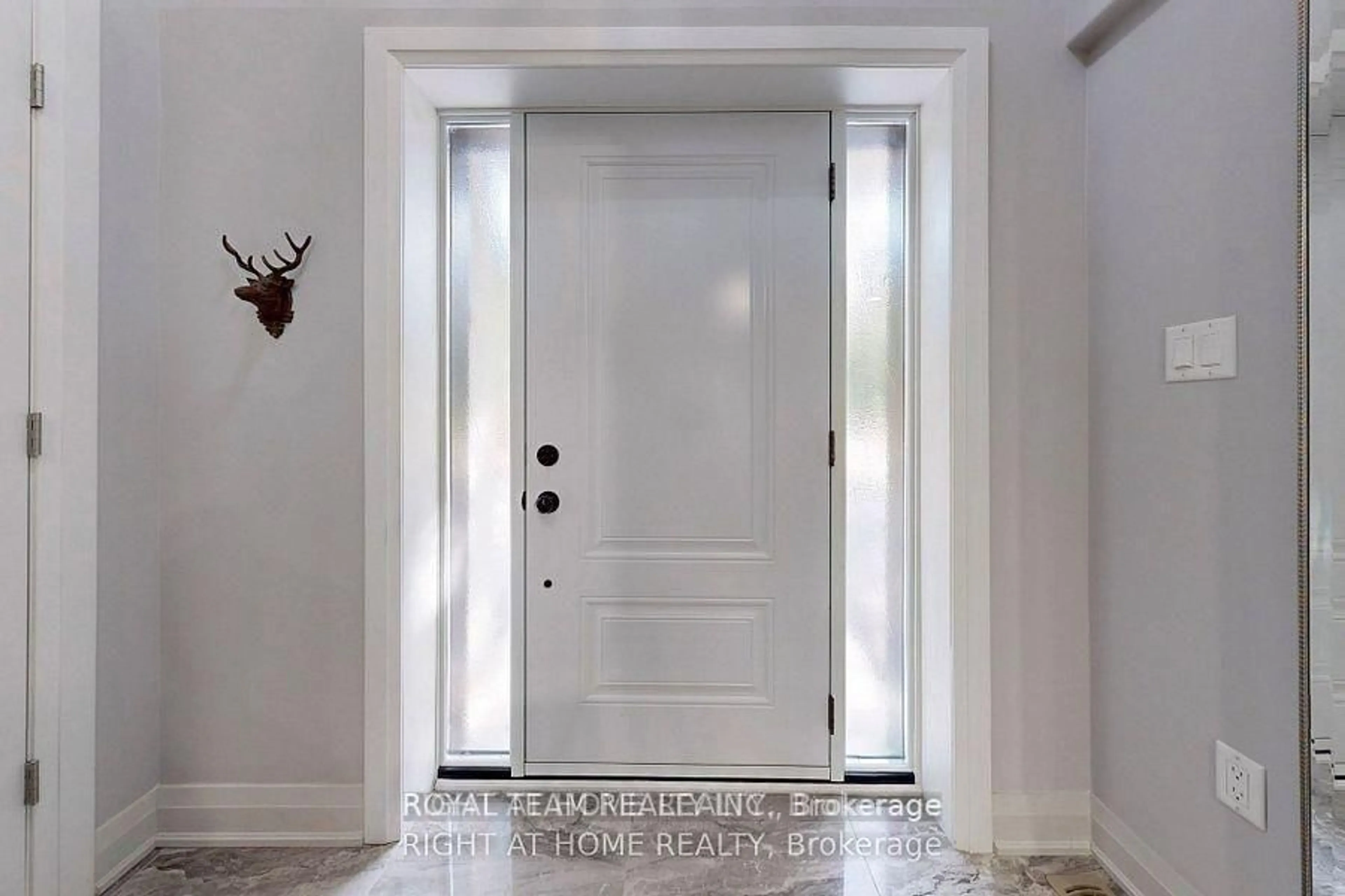 Indoor entryway for 15 Old Church Rd, King Ontario L7B 1K4
