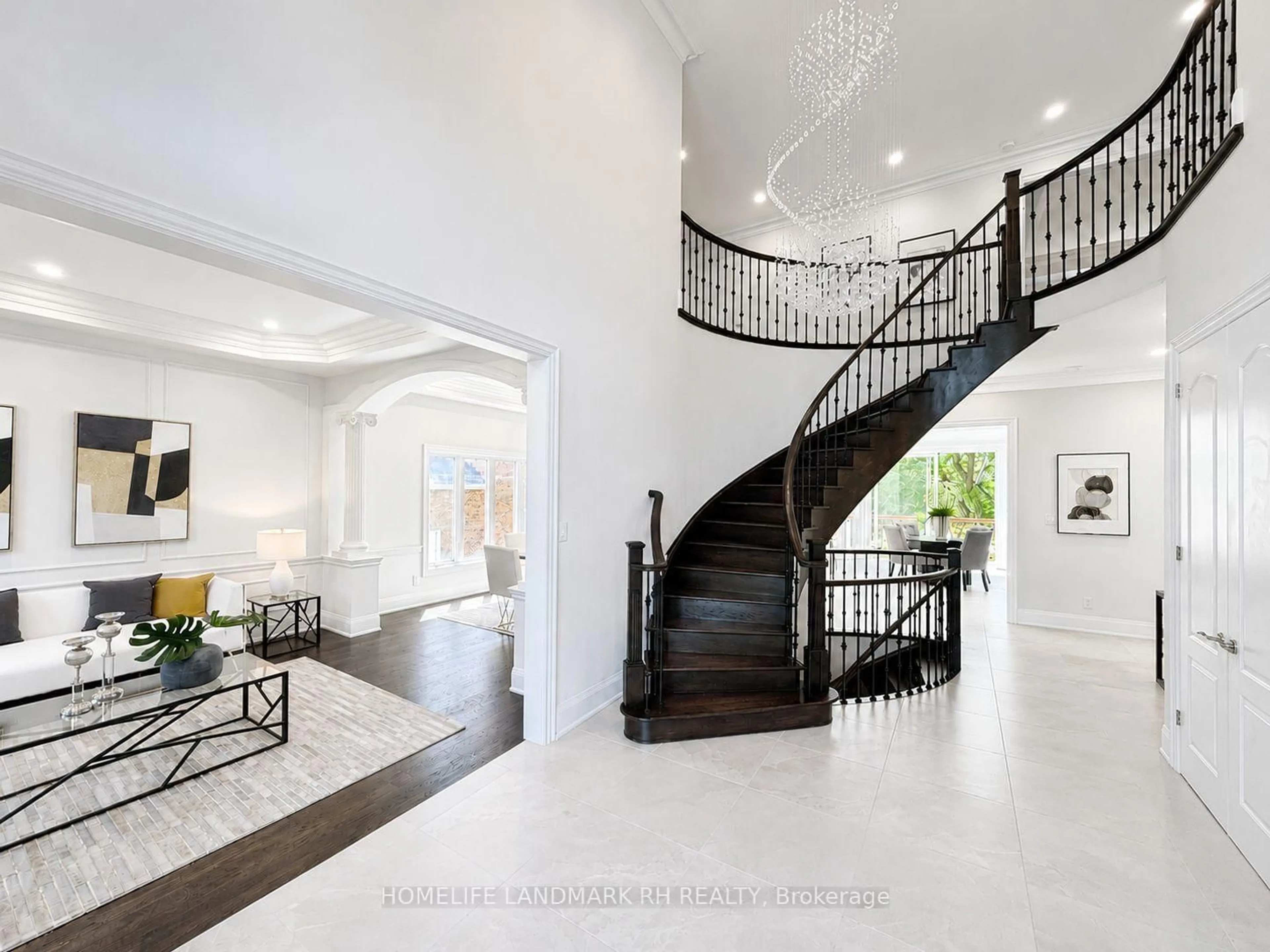 Unknown for 385 Kennedy St, Aurora Ontario L4G 5M6