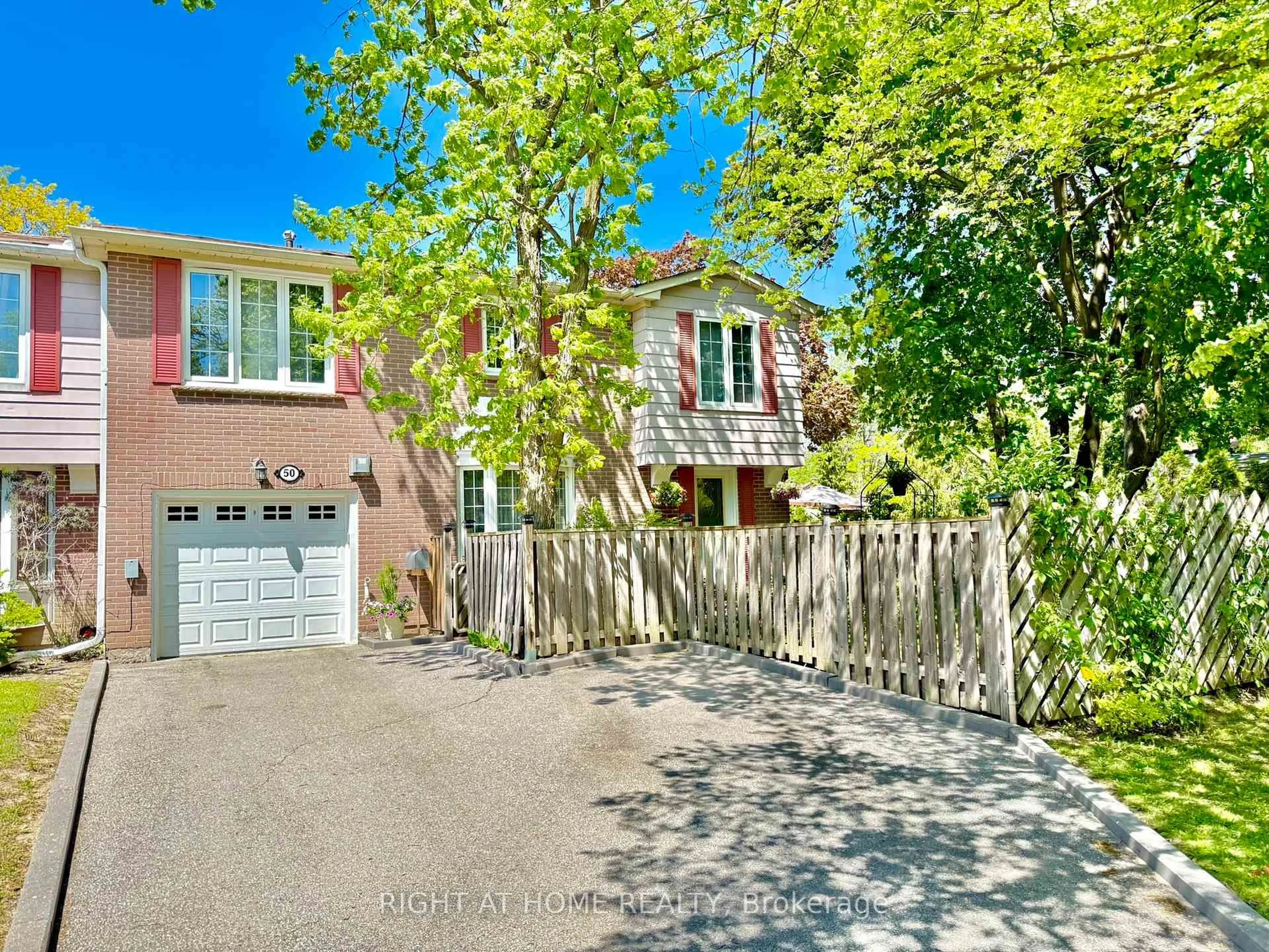 A pic from outside/outdoor area/front of a property/back of a property/a pic from drone, street for 50 Rathfon Cres, Richmond Hill Ontario L4C 5B7