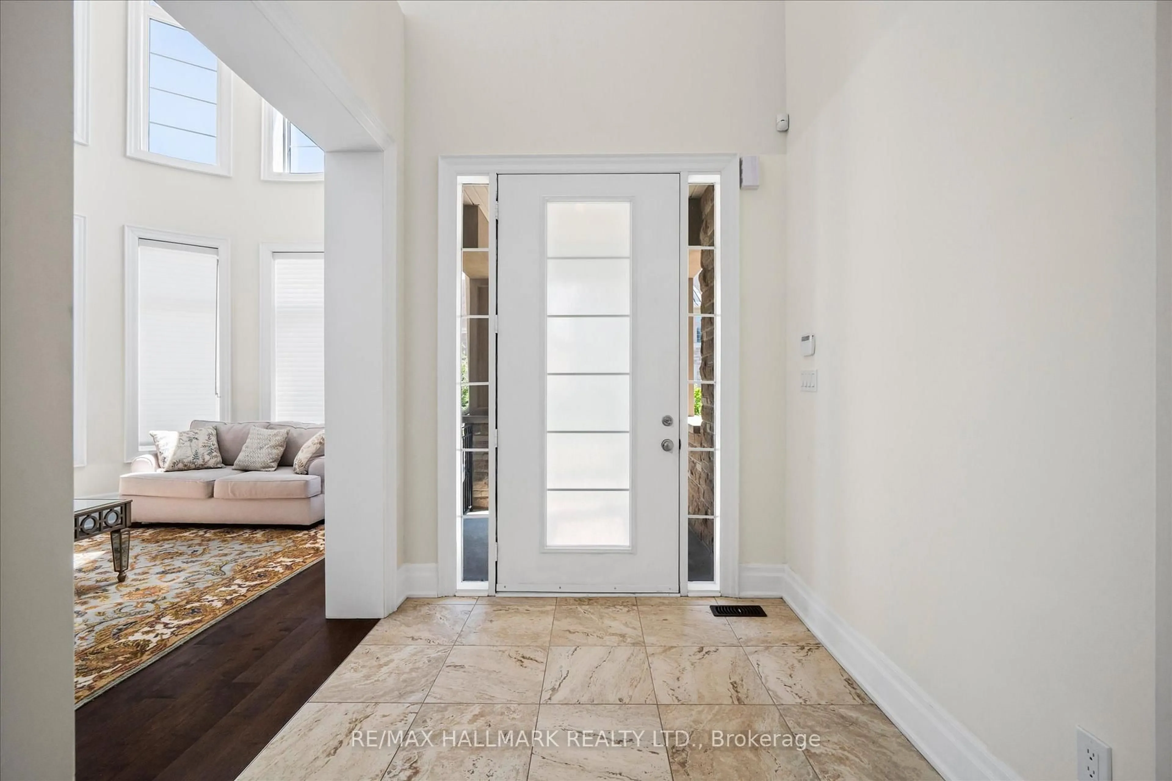 Indoor entryway for 293 Torrey Pines Rd, Vaughan Ontario L4H 3X3