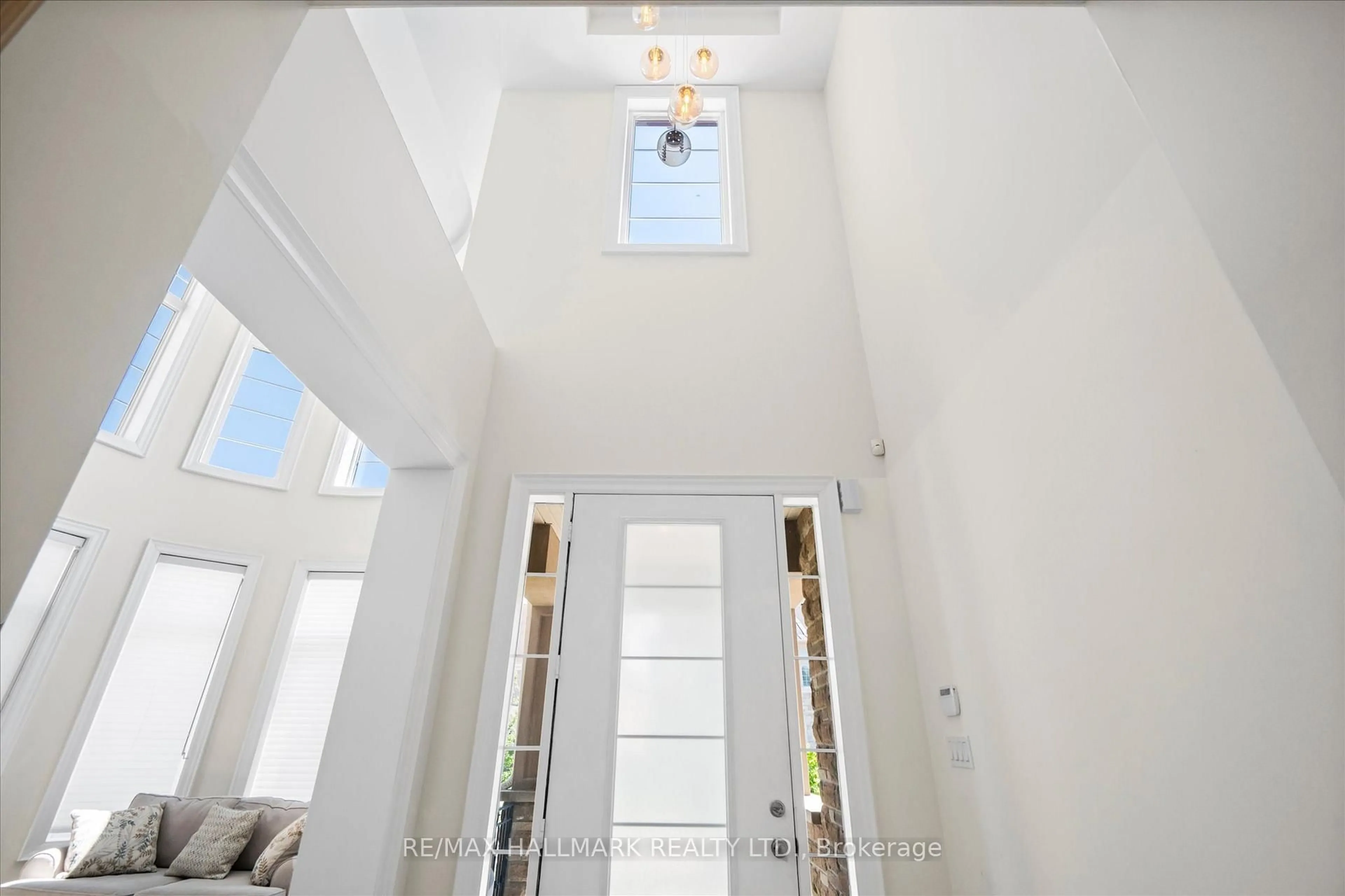 Indoor entryway for 293 Torrey Pines Rd, Vaughan Ontario L4H 3X3