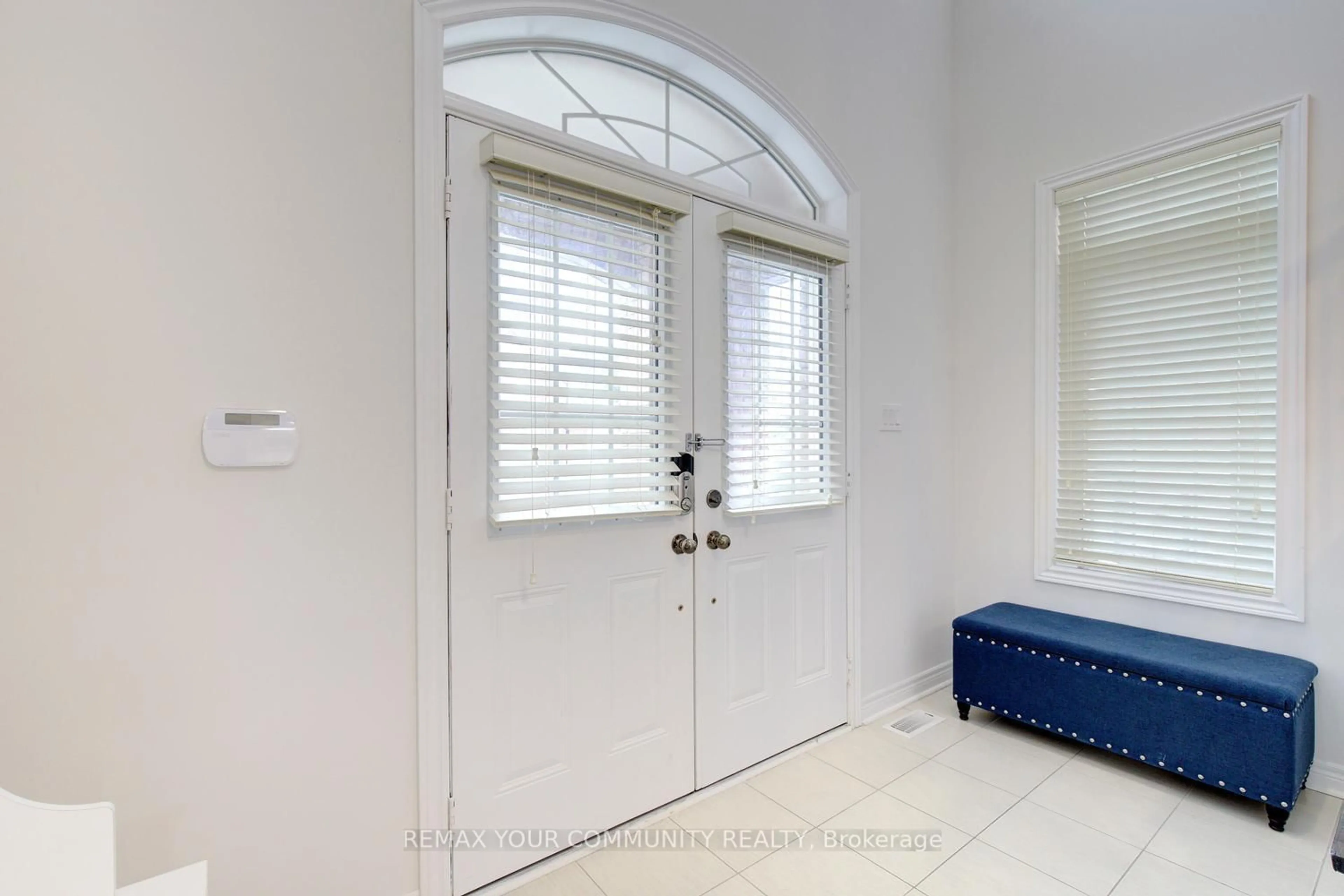 Indoor entryway for 378 Lauderdale Dr, Vaughan Ontario L6A 4K9