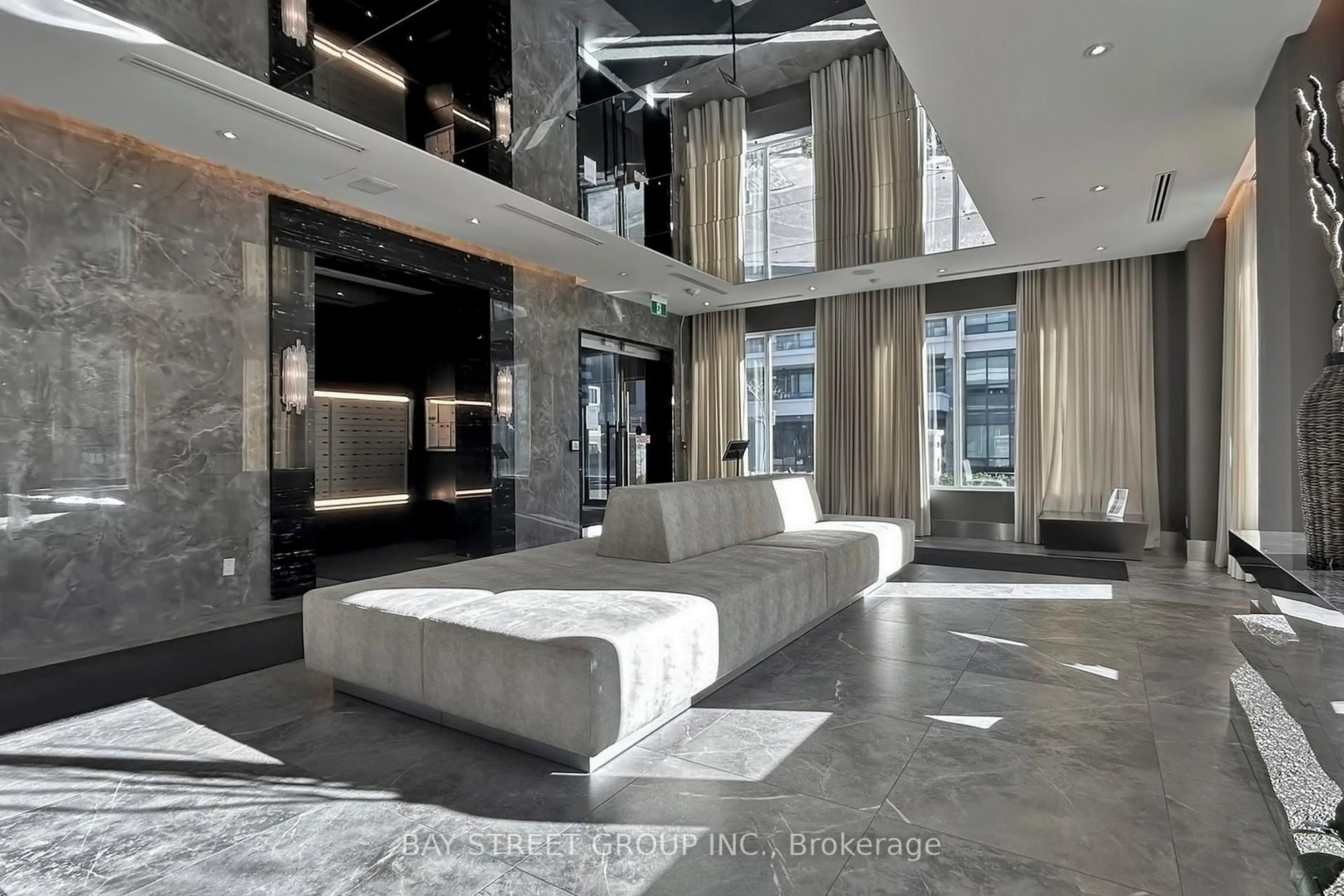 Lobby for 396 highway 7 Rd #PH02, Richmond Hill Ontario L4B 0G7