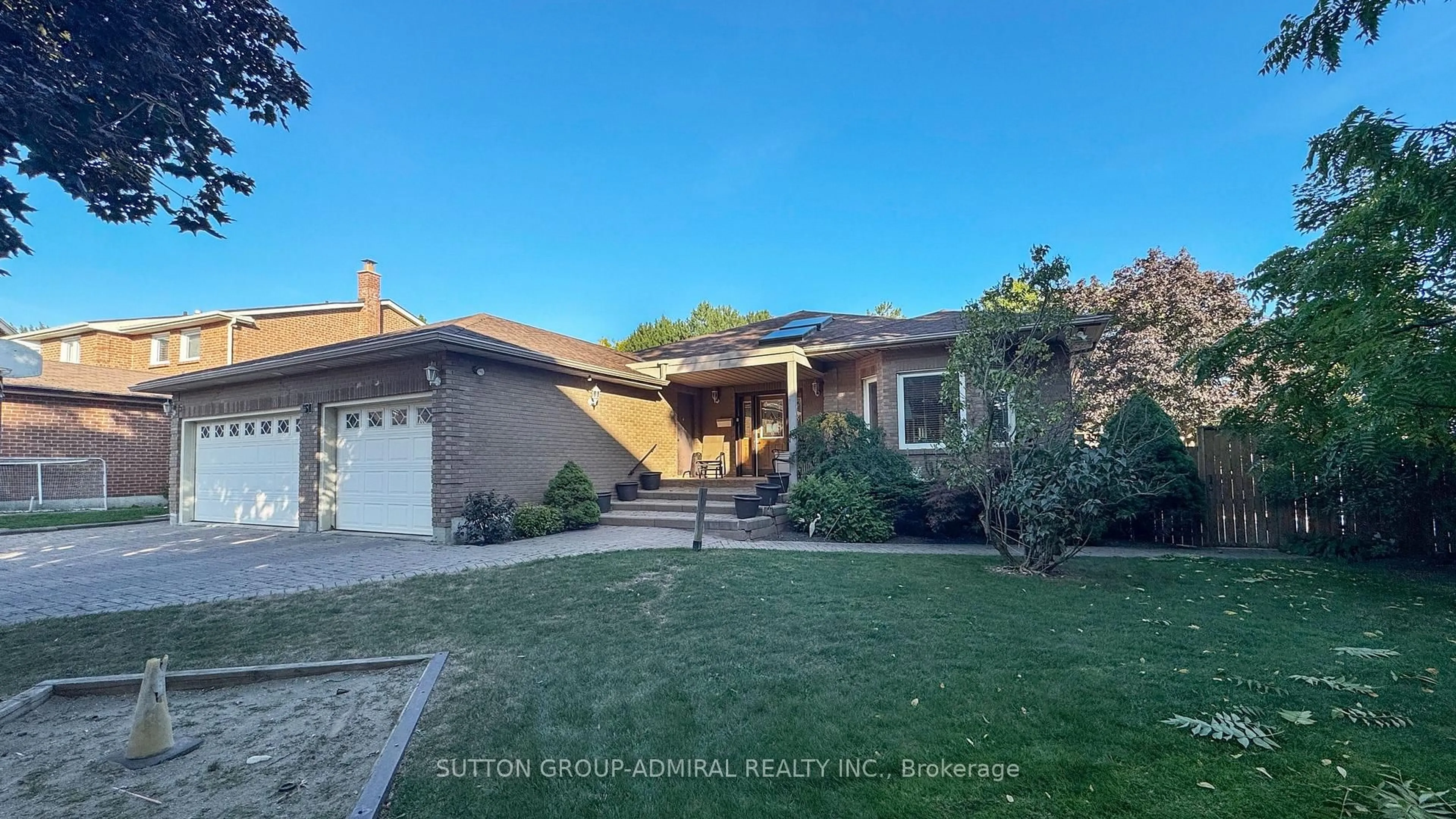 A pic from outside/outdoor area/front of a property/back of a property/a pic from drone, street for 51 Faye Crt, Vaughan Ontario L4J 5B6