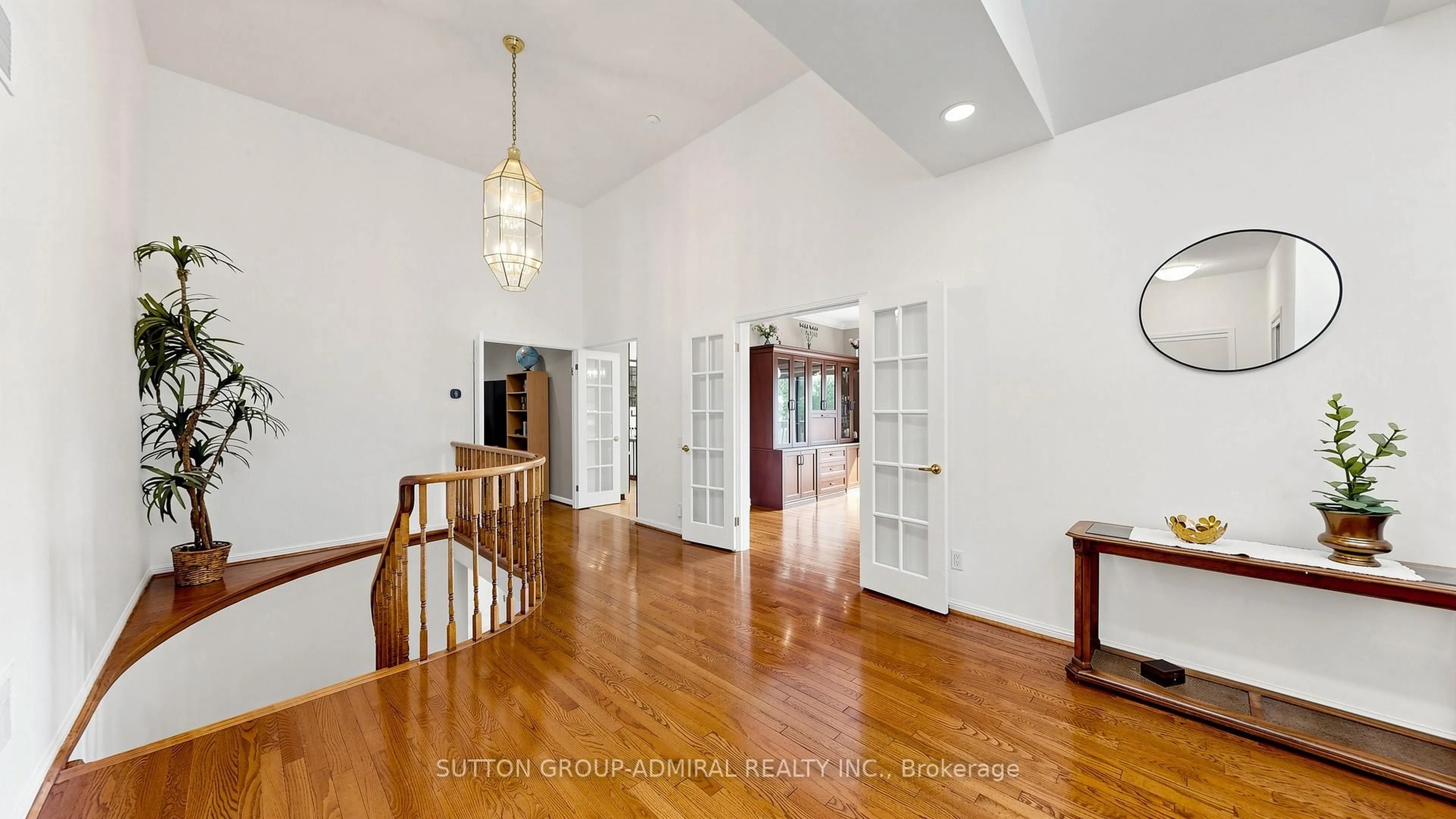 Indoor foyer for 51 Faye Crt, Vaughan Ontario L4J 5B6
