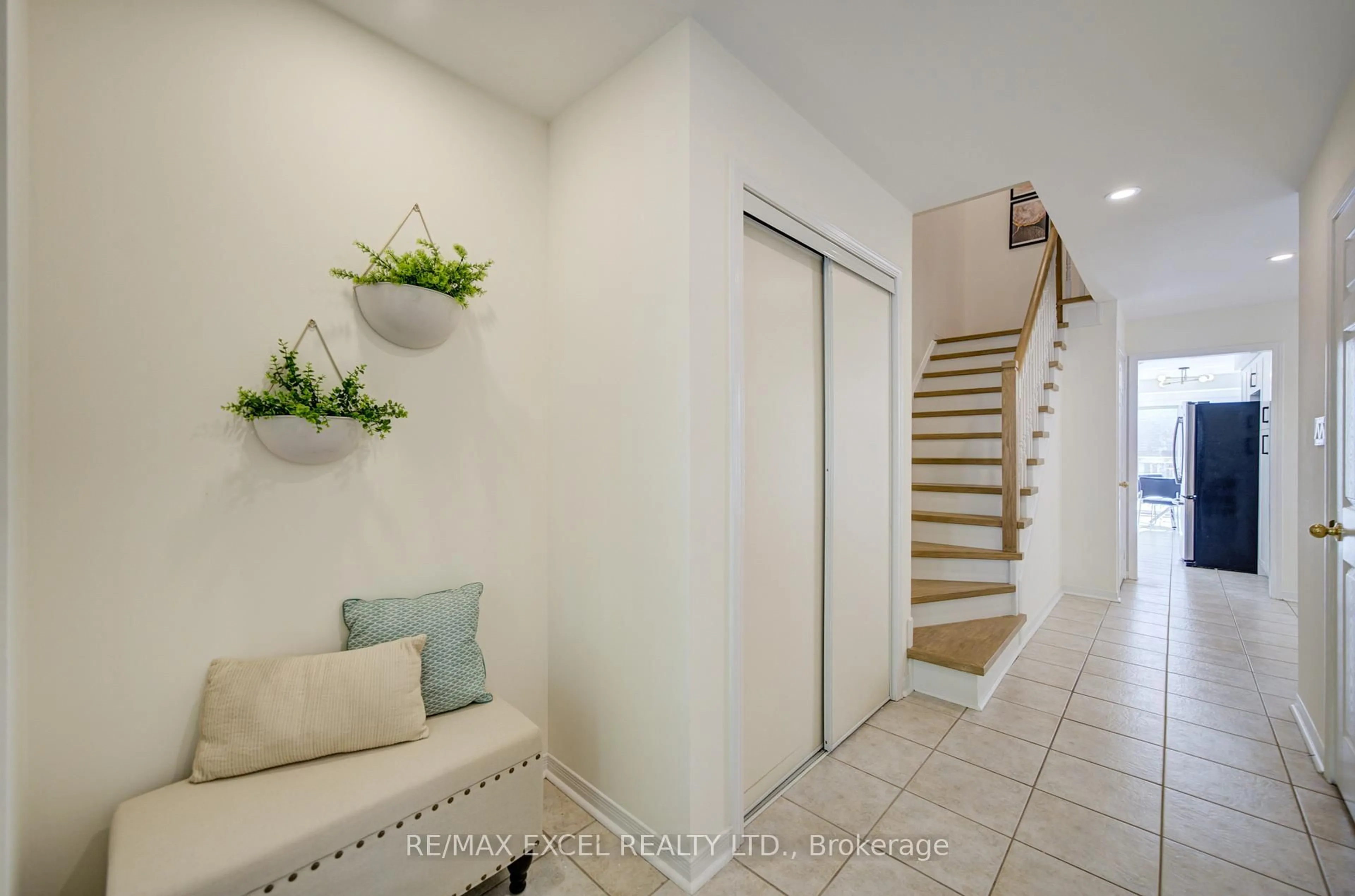 Indoor entryway for 22 Horstman St, Markham Ontario L3S 4G7
